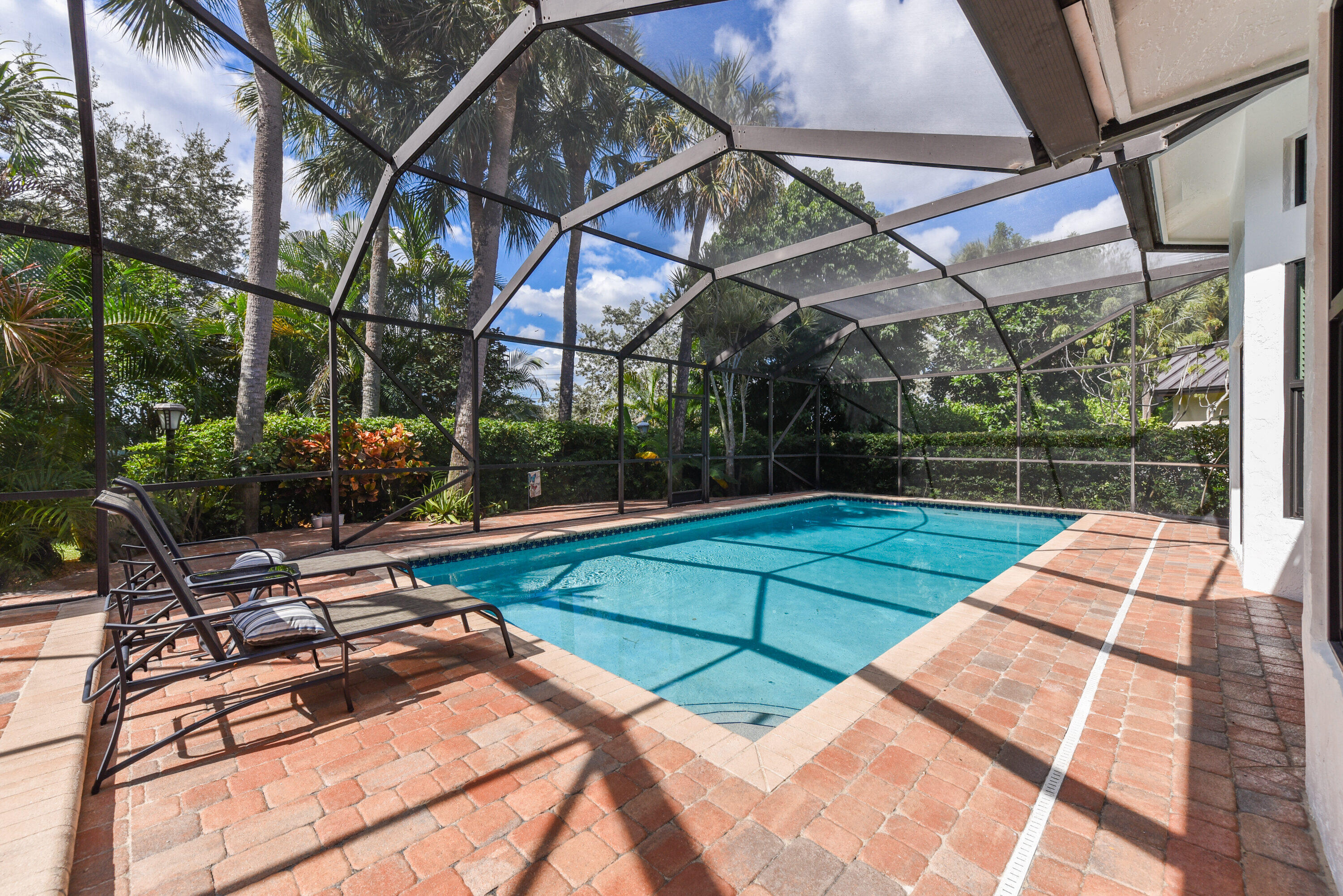 1925 Parkside Circle S