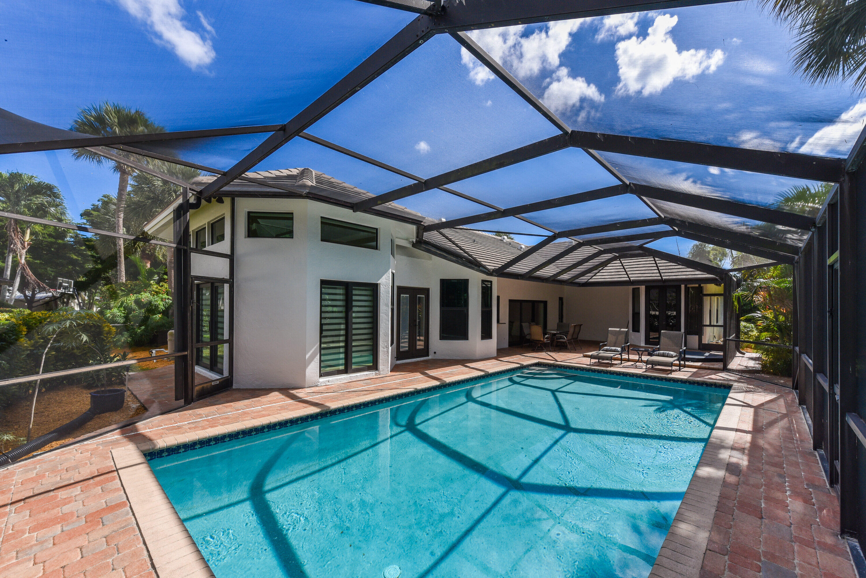 1925 Parkside Circle S