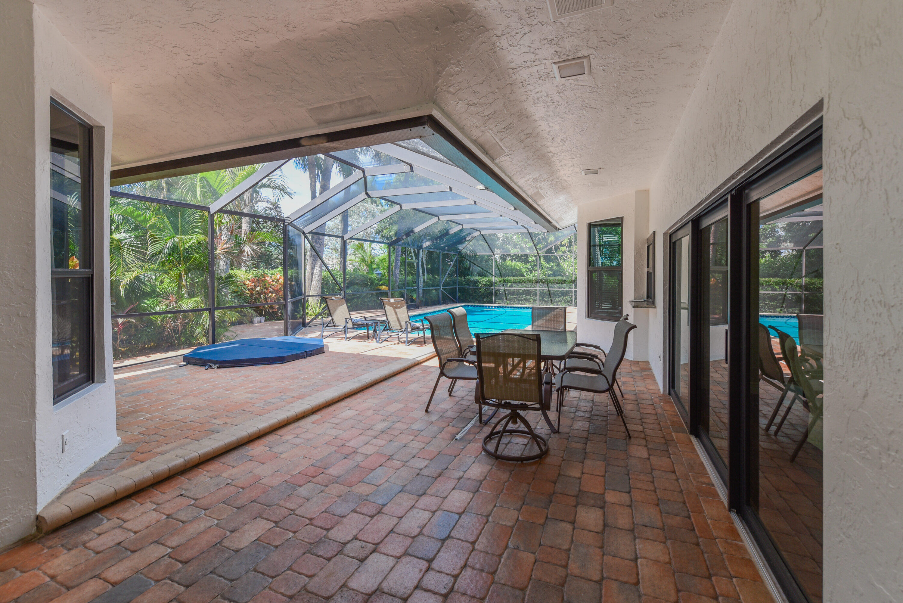 1925 Parkside Circle S