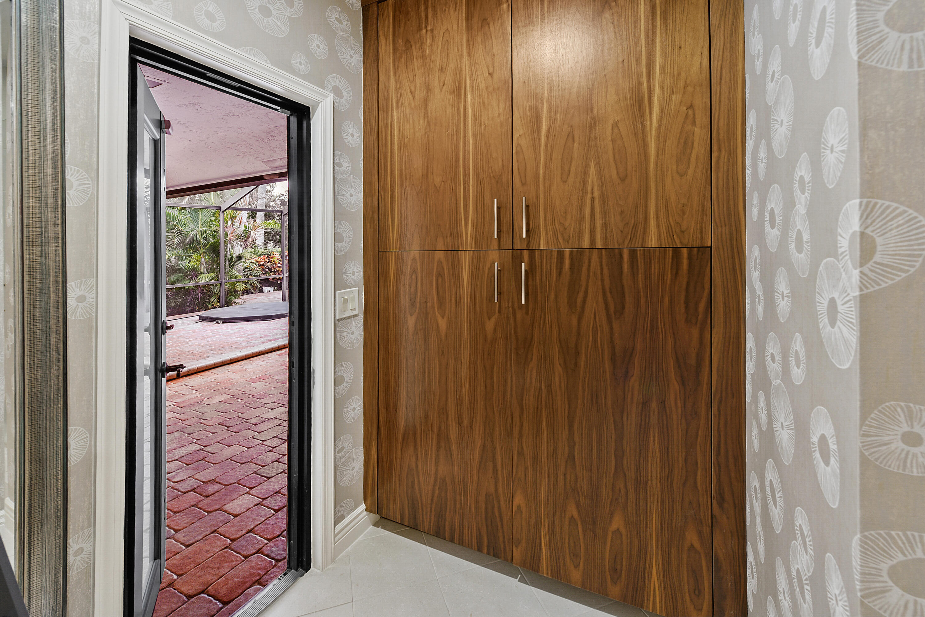 1925 Parkside Circle S