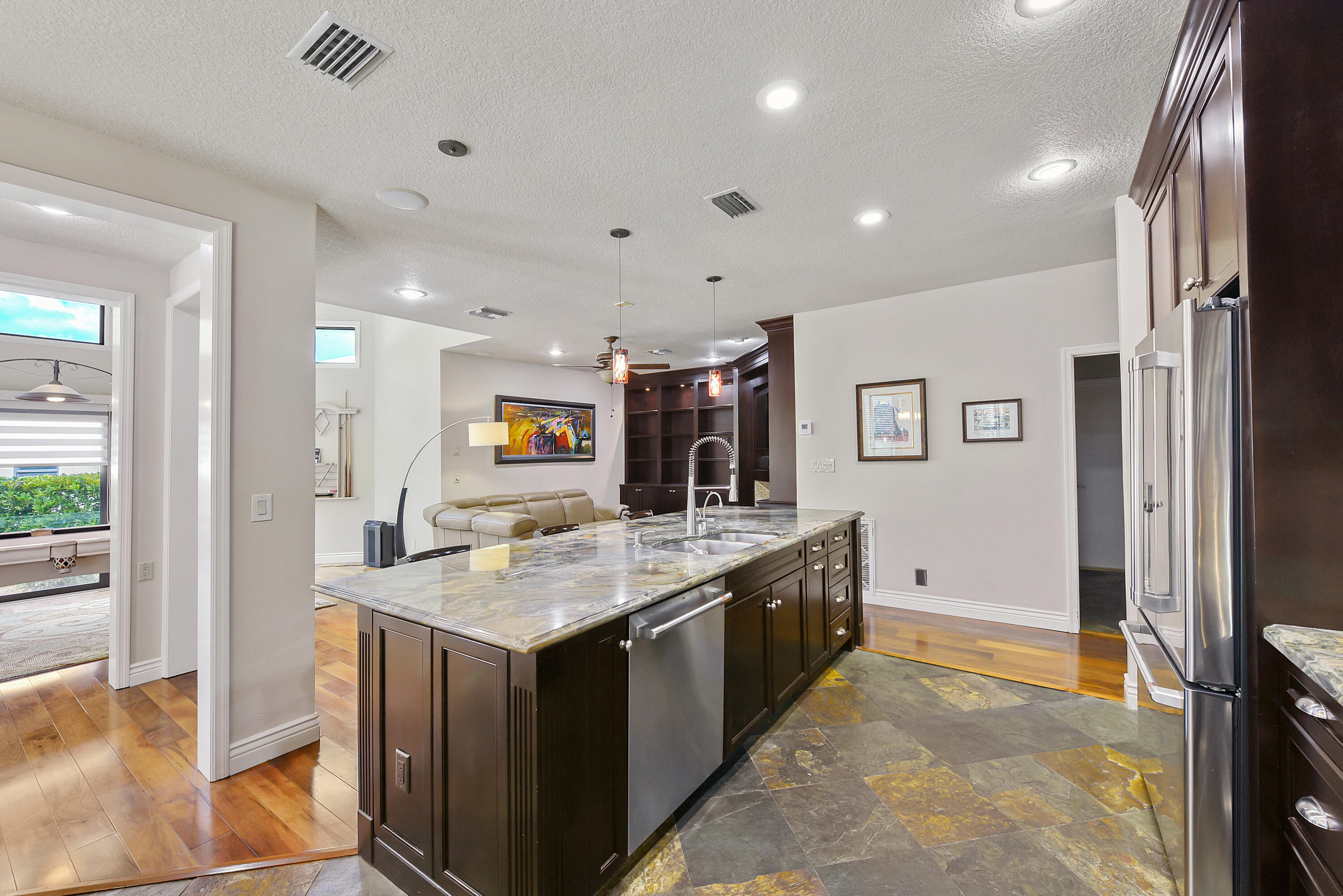 1925 Parkside Circle S