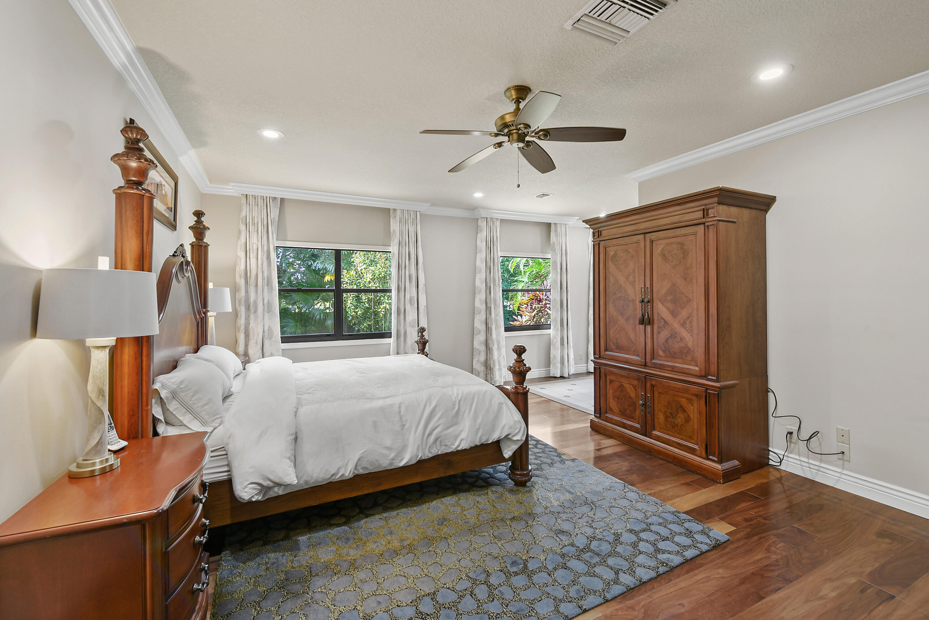 1925 Parkside Circle S