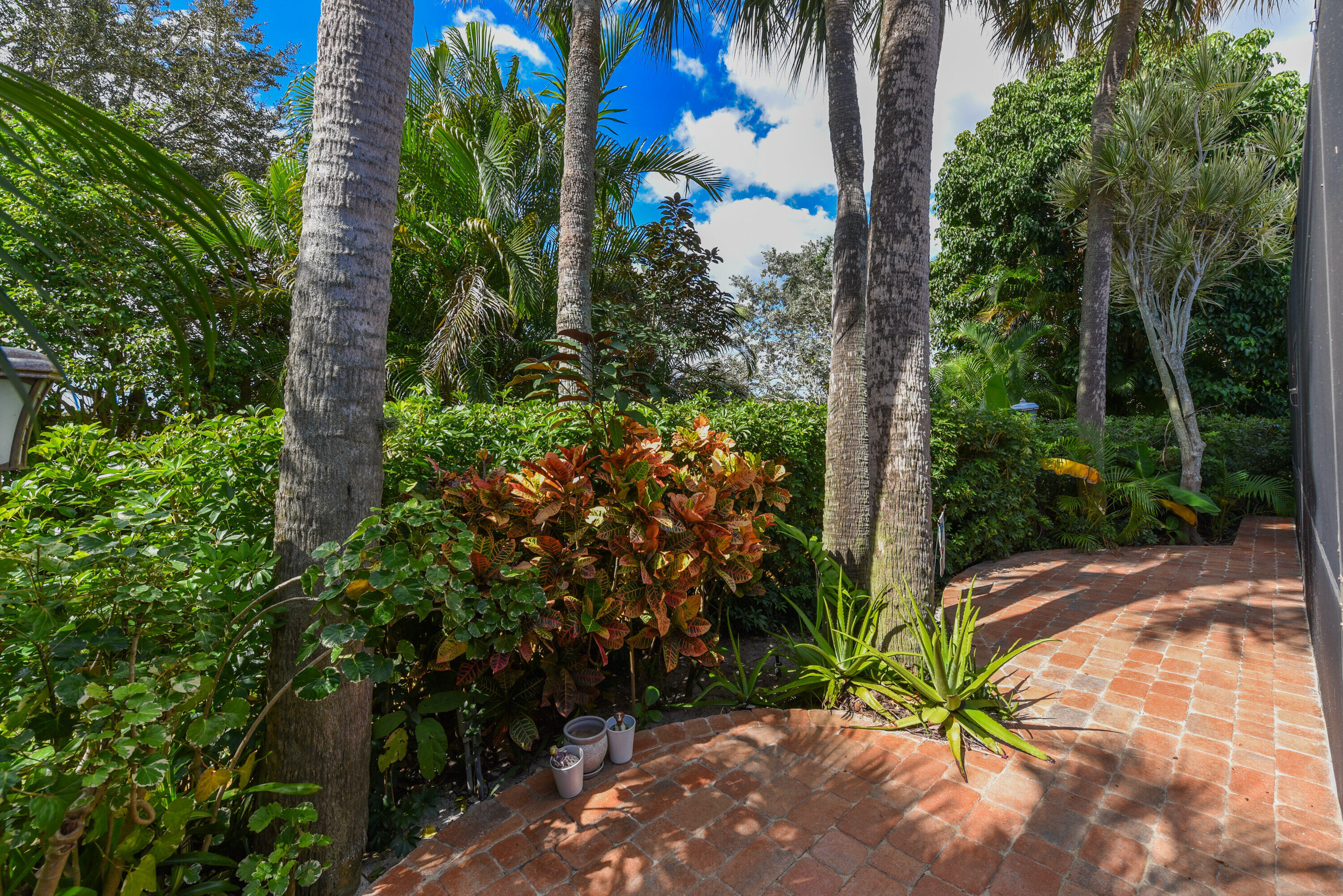 1925 Parkside Circle S