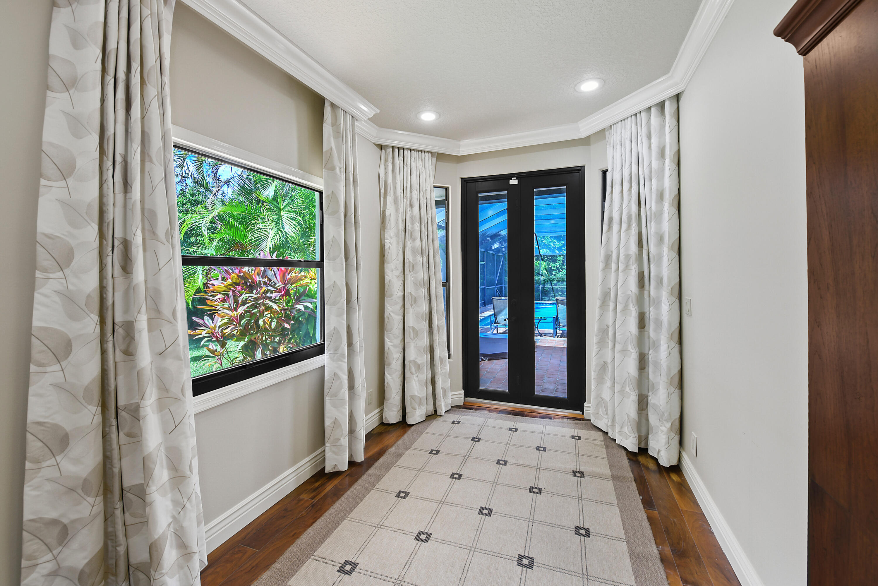 1925 Parkside Circle S