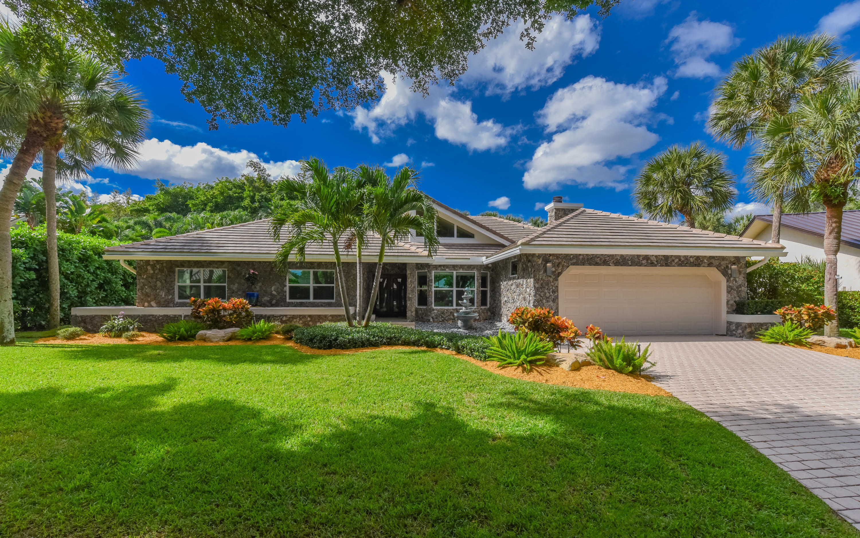 1925 Parkside Circle S