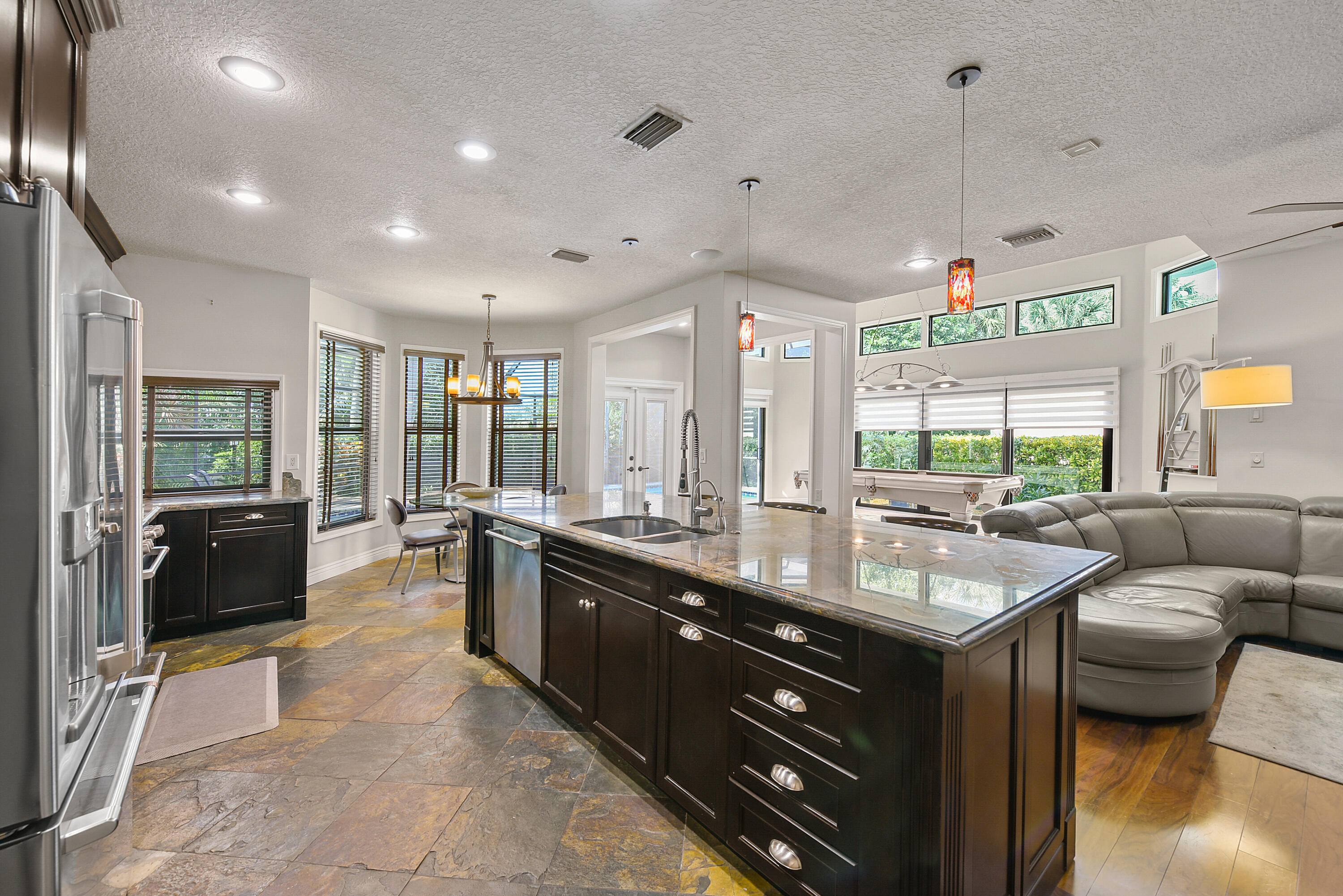 1925 Parkside Circle S