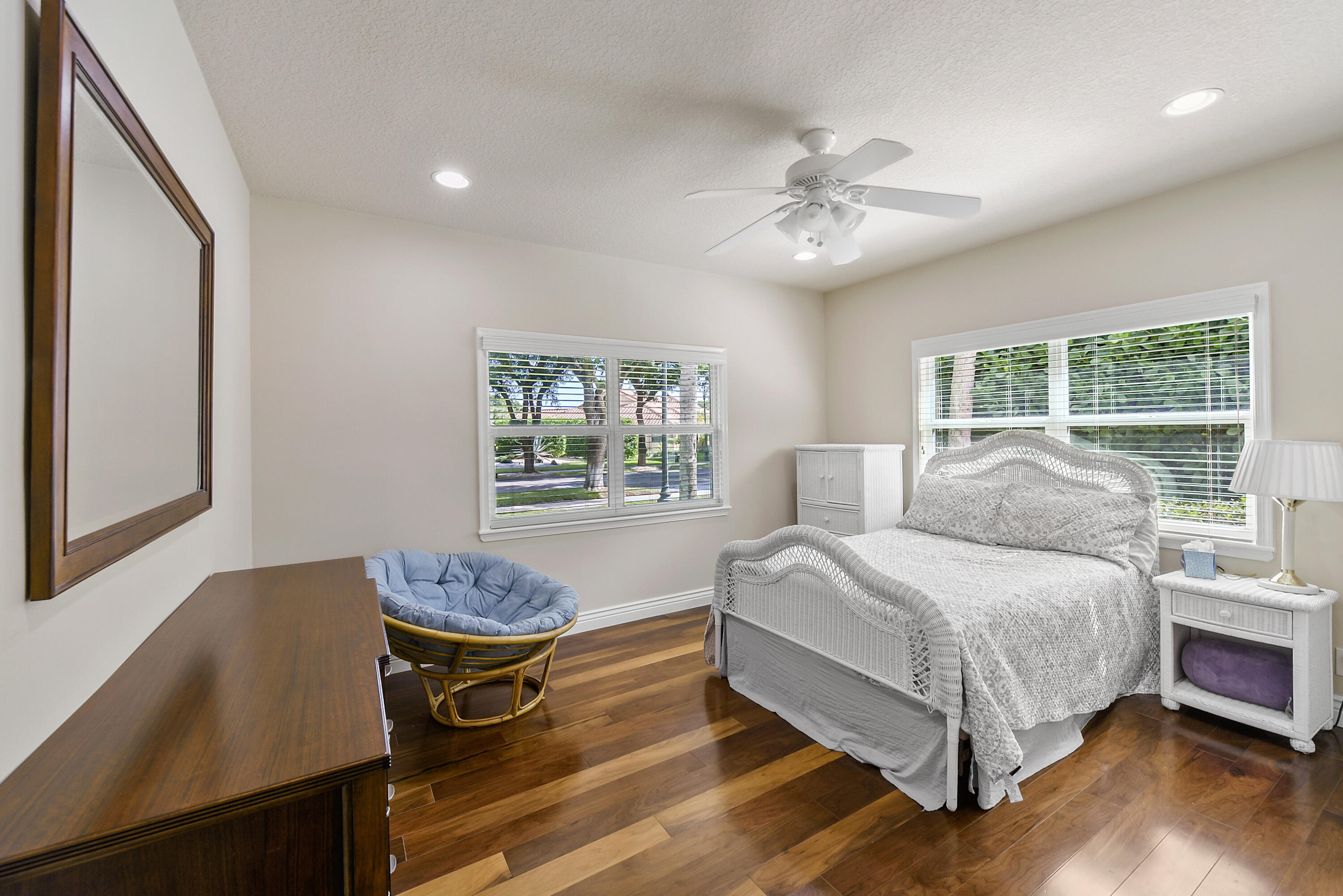 1925 Parkside Circle S