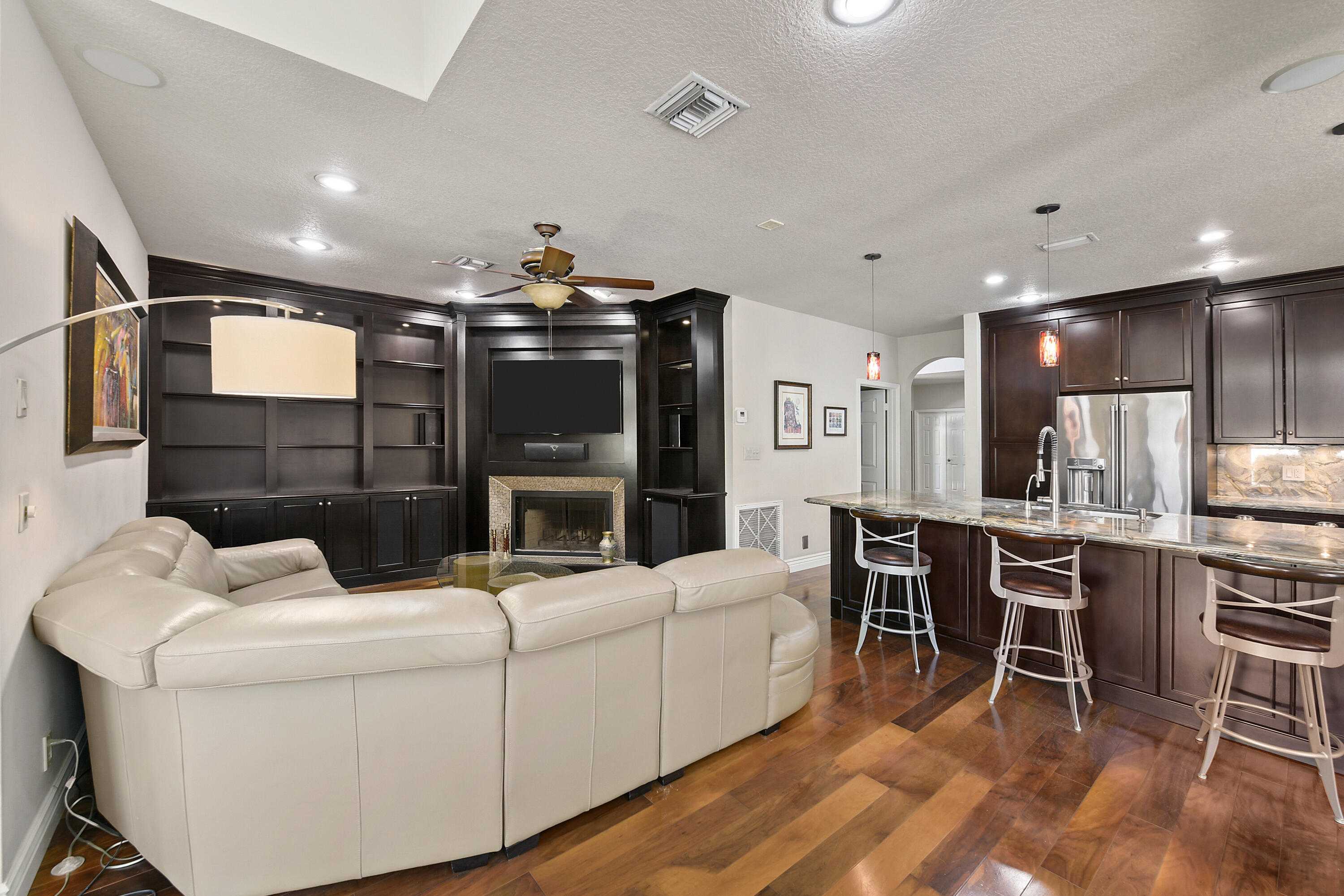 1925 Parkside Circle S