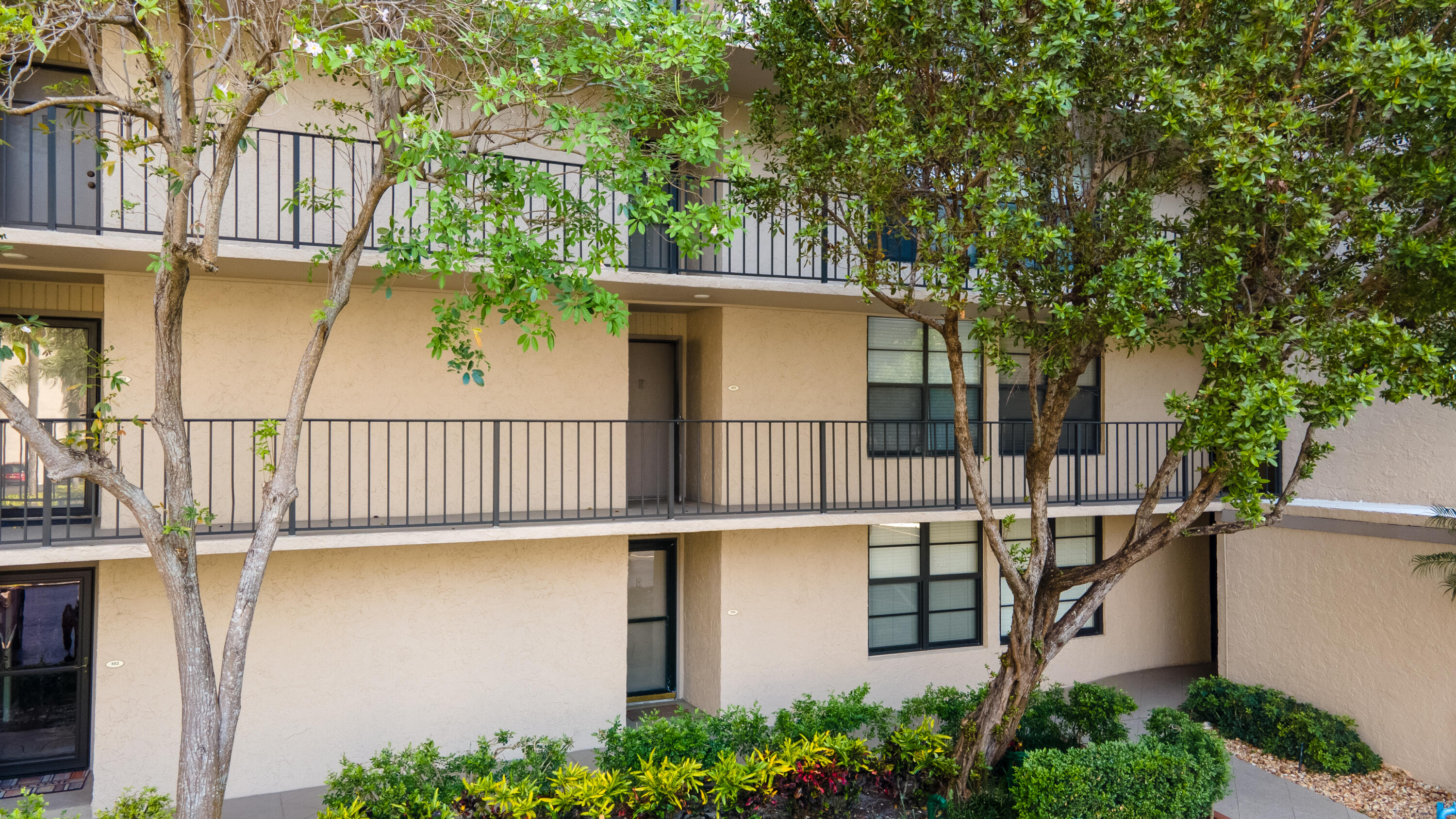 8 Royal Palm Way 203