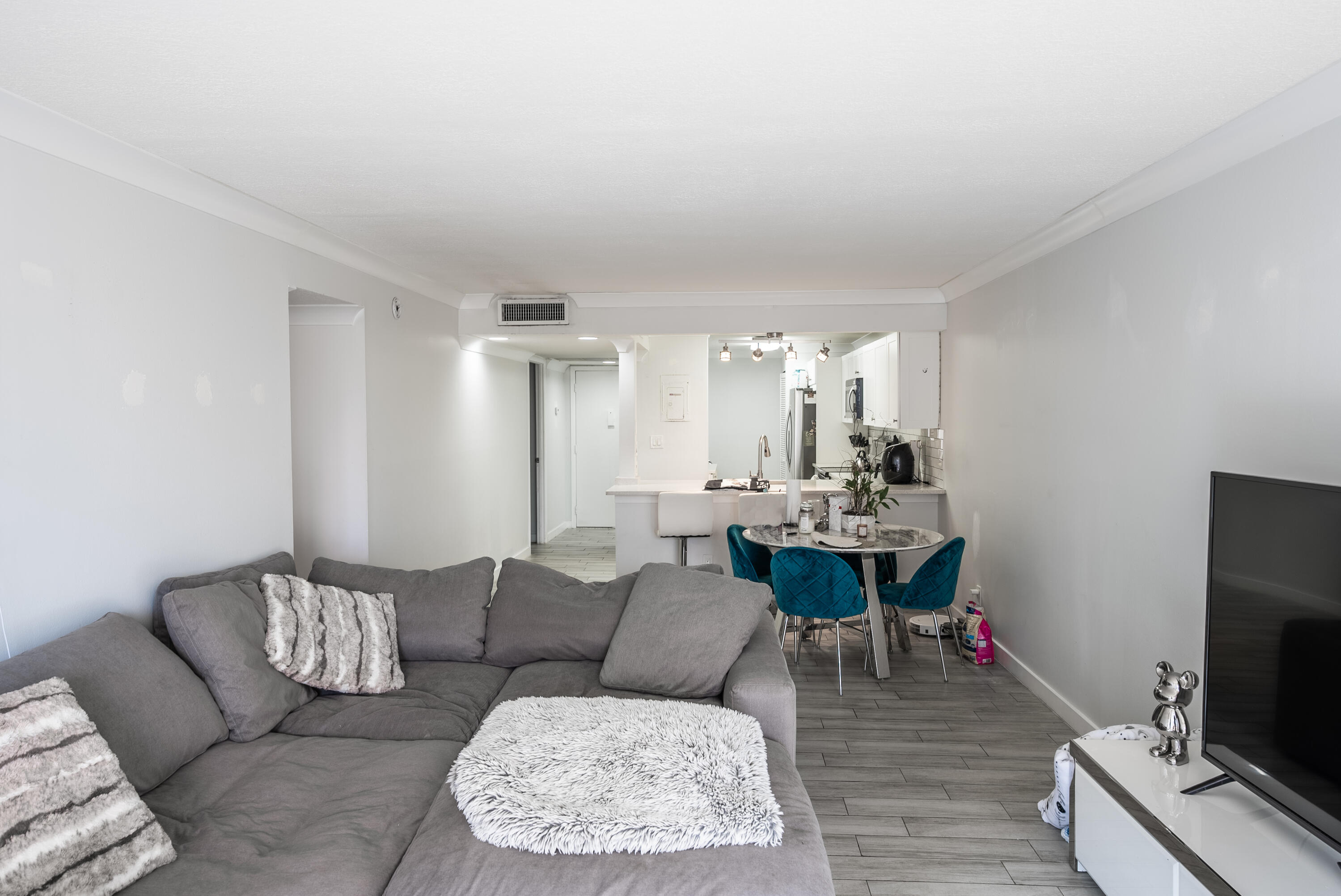 8 Royal Palm Way 203