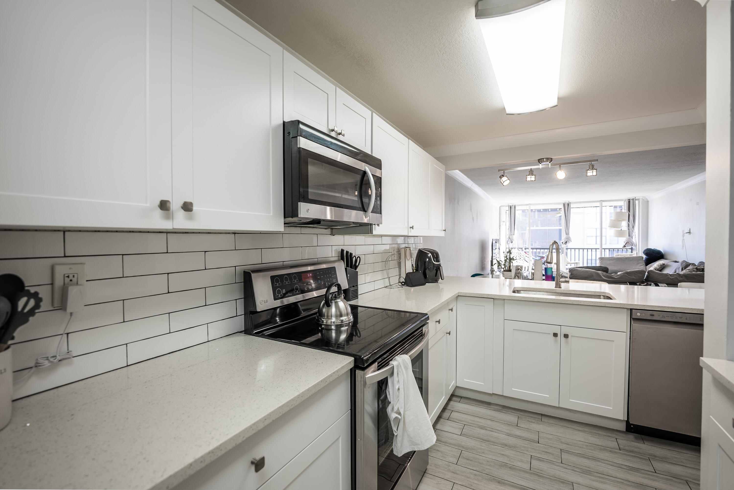 8 Royal Palm Way 203