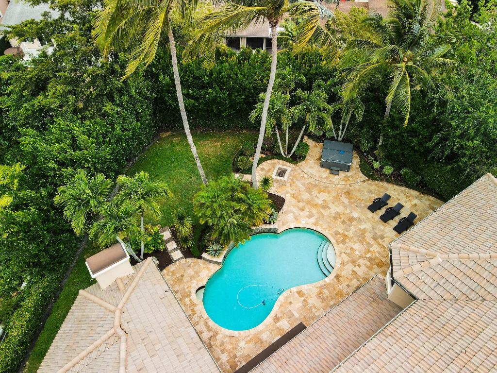 9695 Parkview Avenue