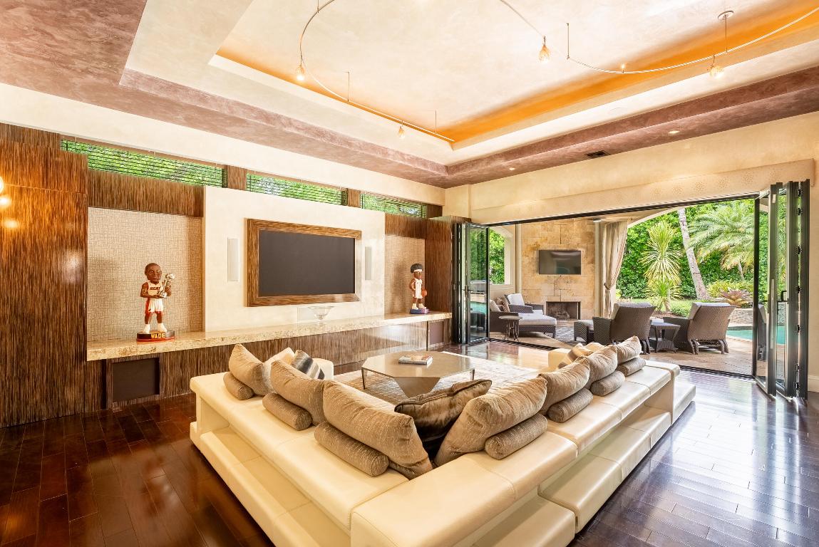 9695 Parkview Avenue