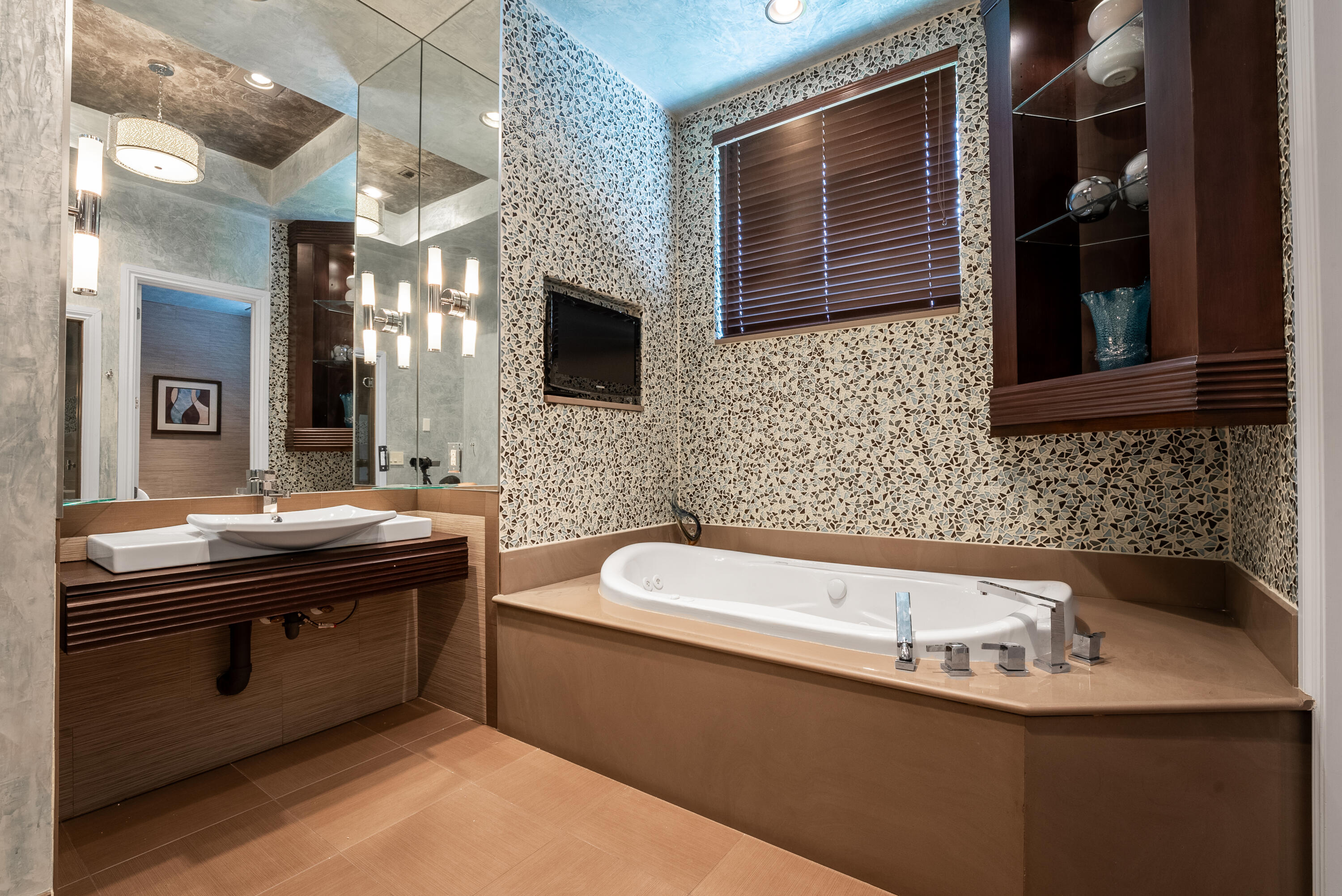 9695 Parkview Avenue