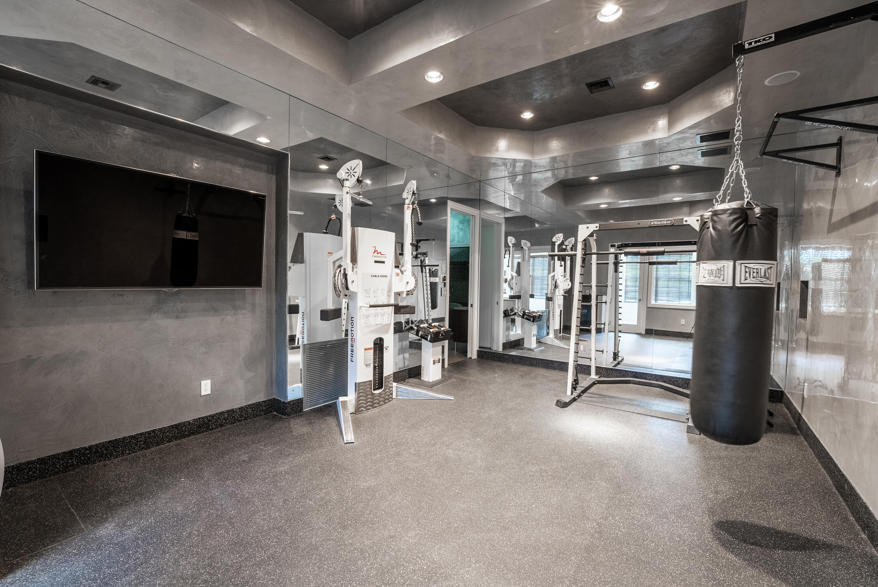 9695 Parkview Avenue