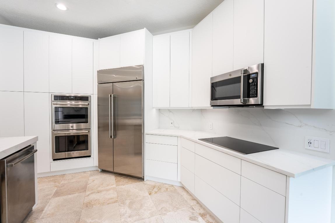 9695 Parkview Avenue