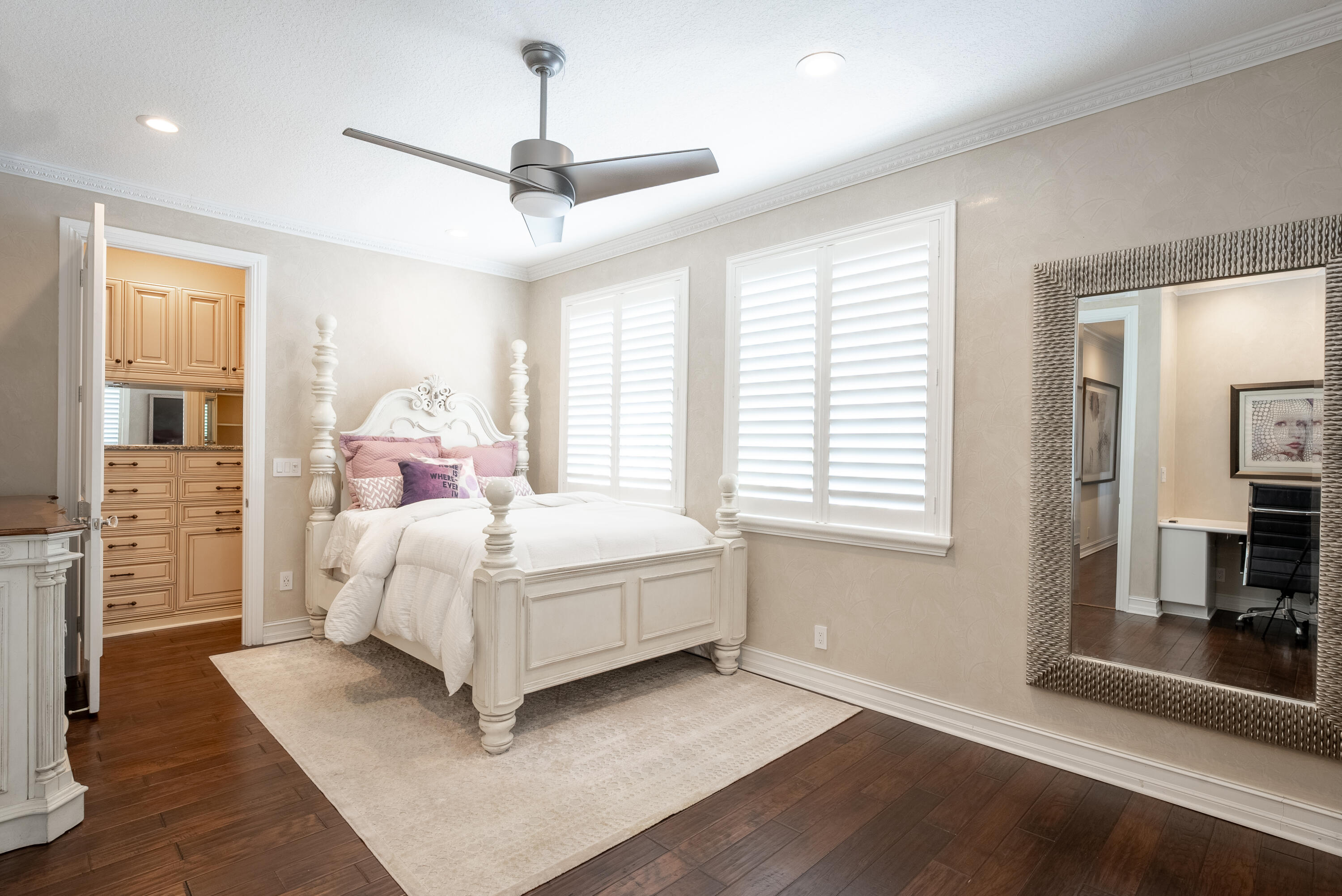 9695 Parkview Avenue