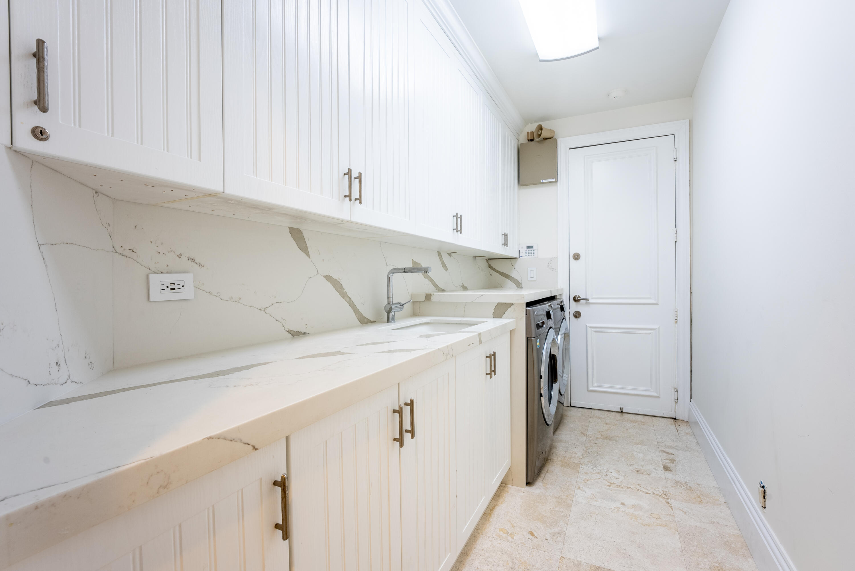 9695 Parkview Avenue