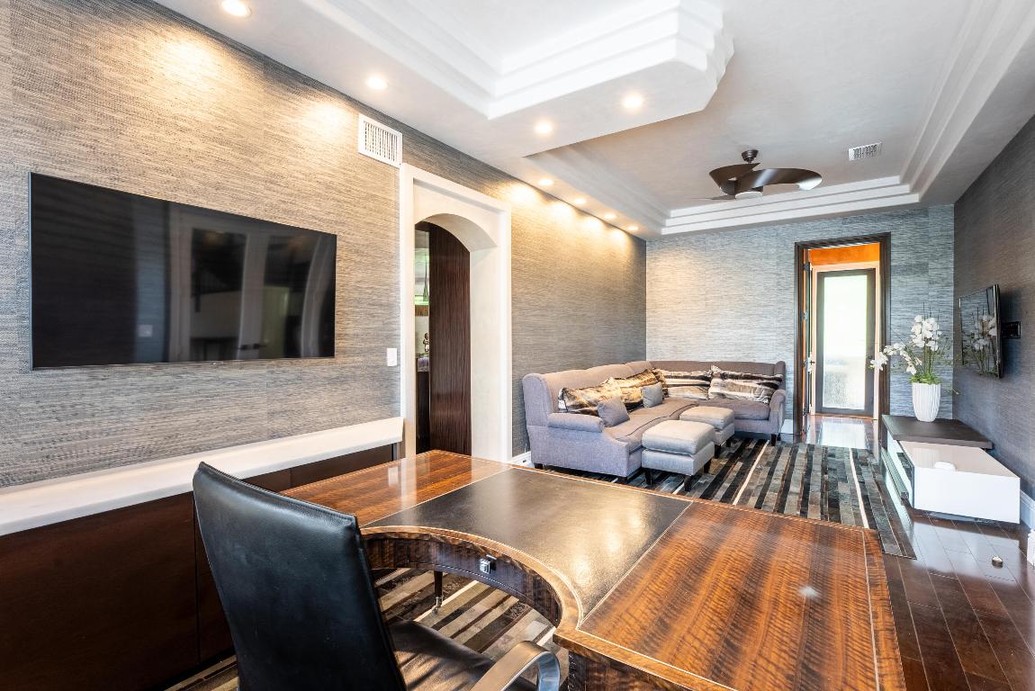 9695 Parkview Avenue