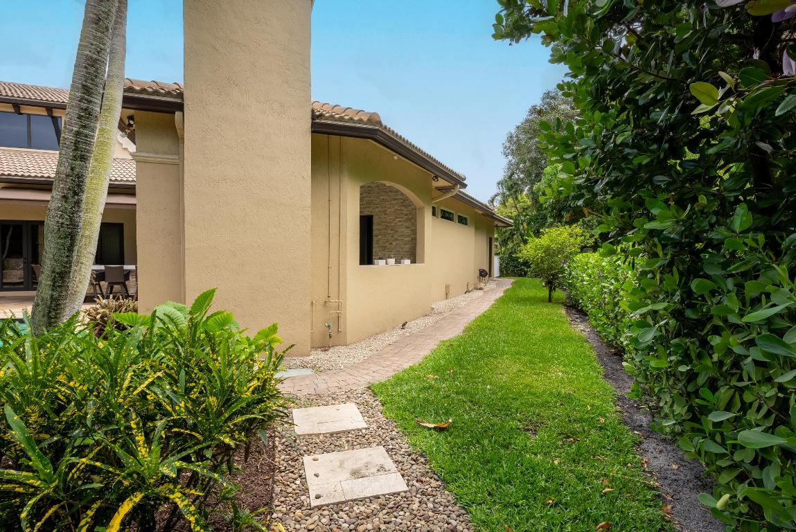 9695 Parkview Avenue