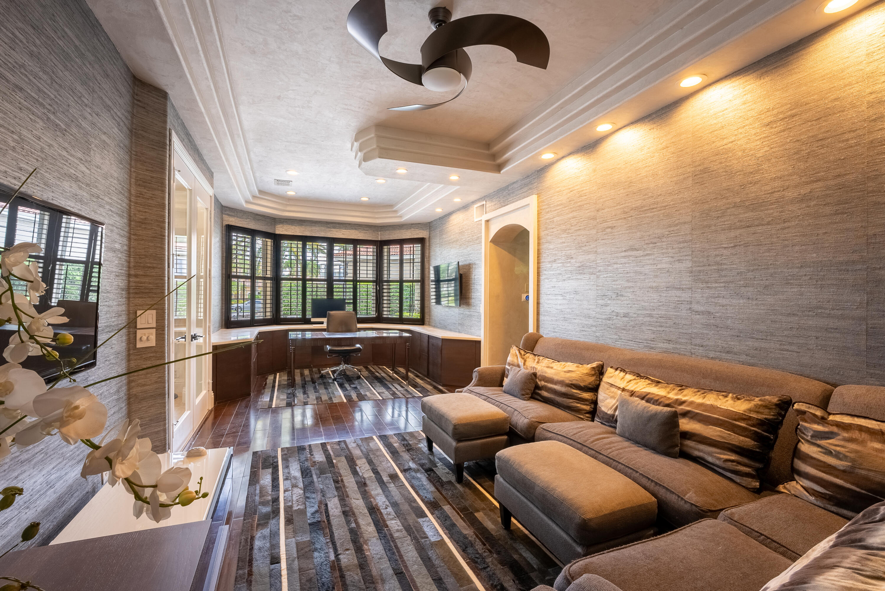 9695 Parkview Avenue