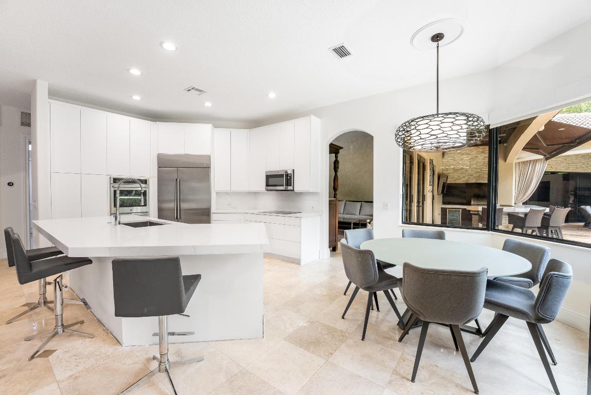 9695 Parkview Avenue