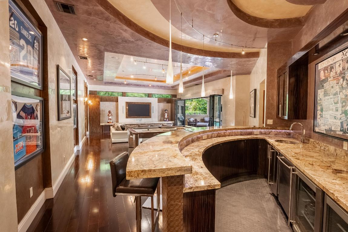 9695 Parkview Avenue