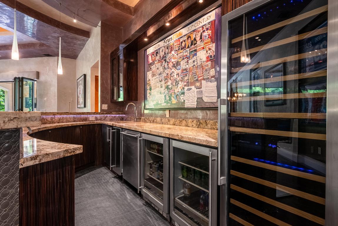 9695 Parkview Avenue