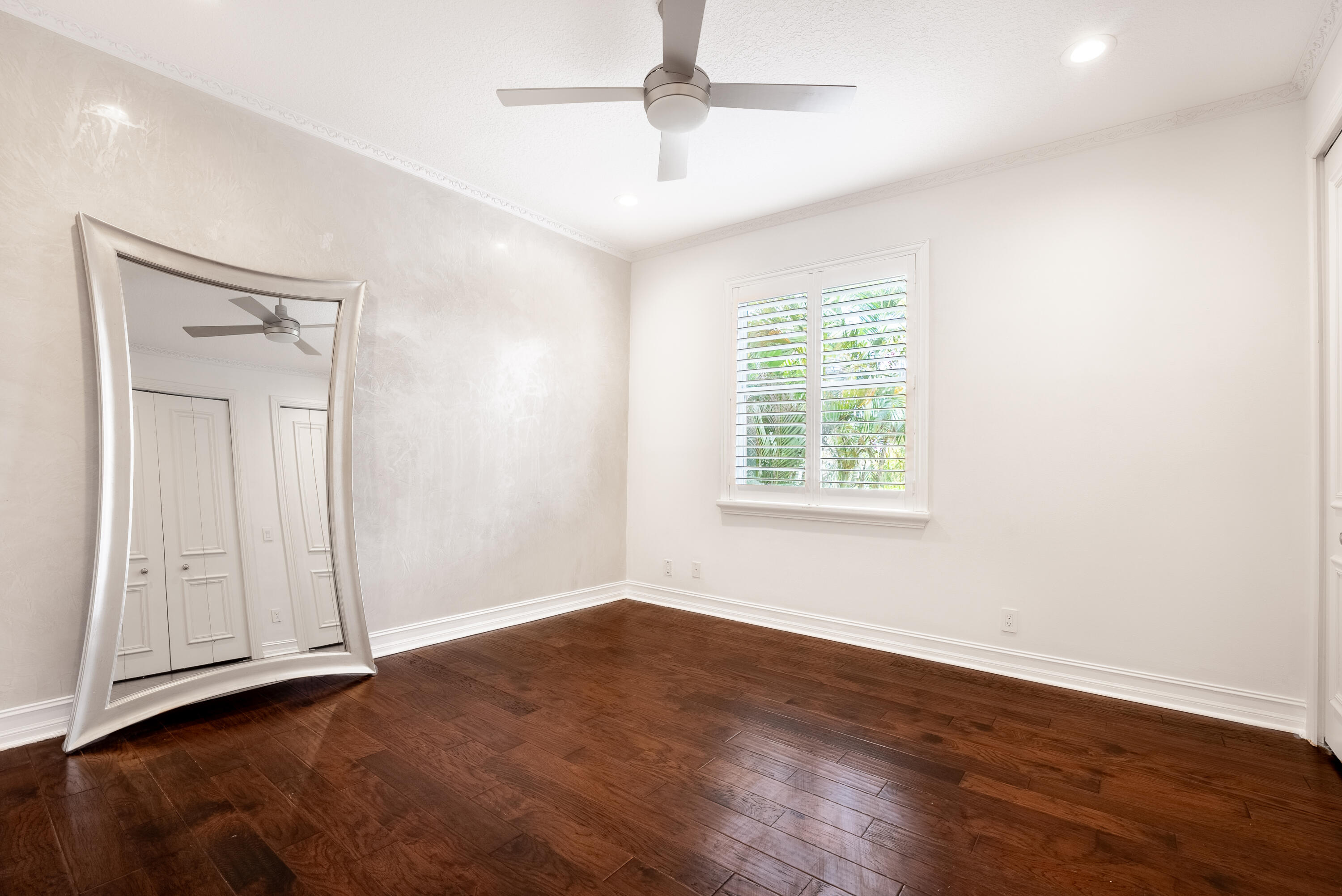 9695 Parkview Avenue