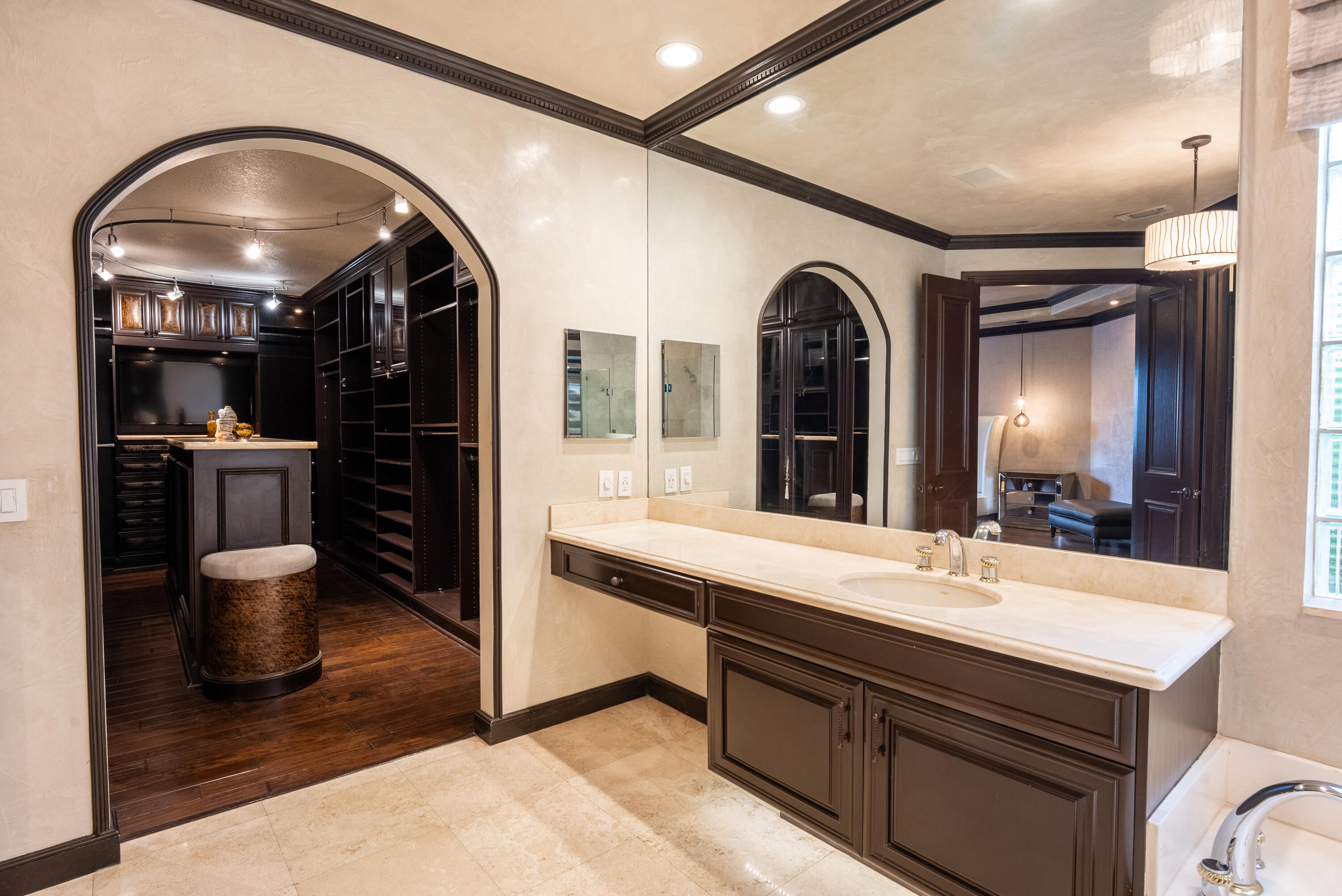 9695 Parkview Avenue