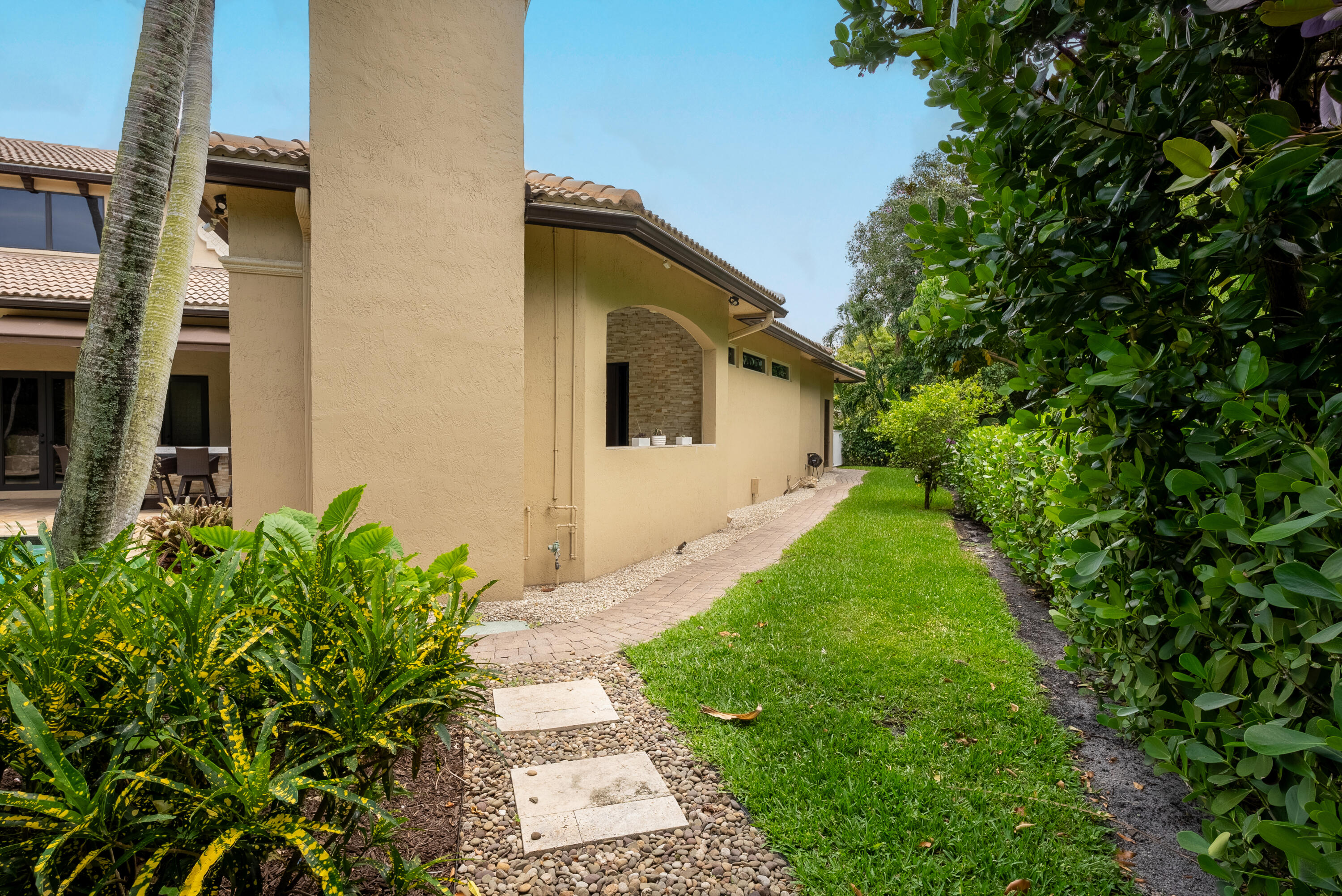 9695 Parkview Avenue