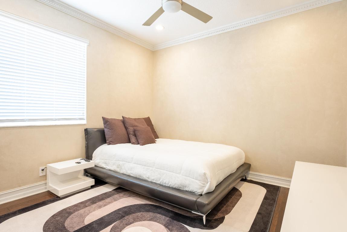 9695 Parkview Avenue