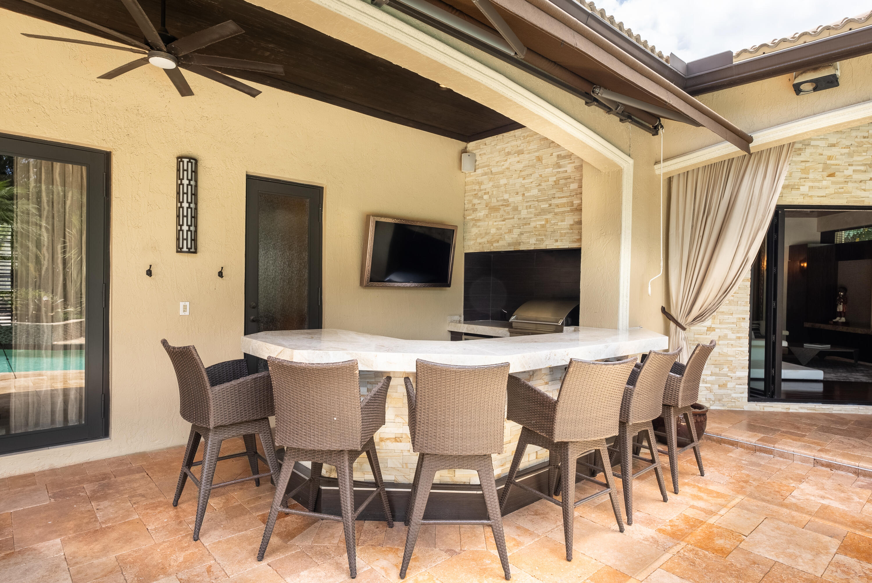 9695 Parkview Avenue