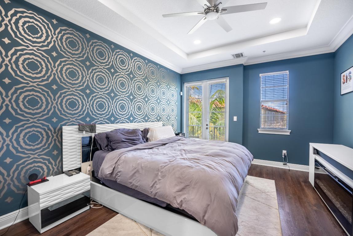 15 Via Floresta Drive