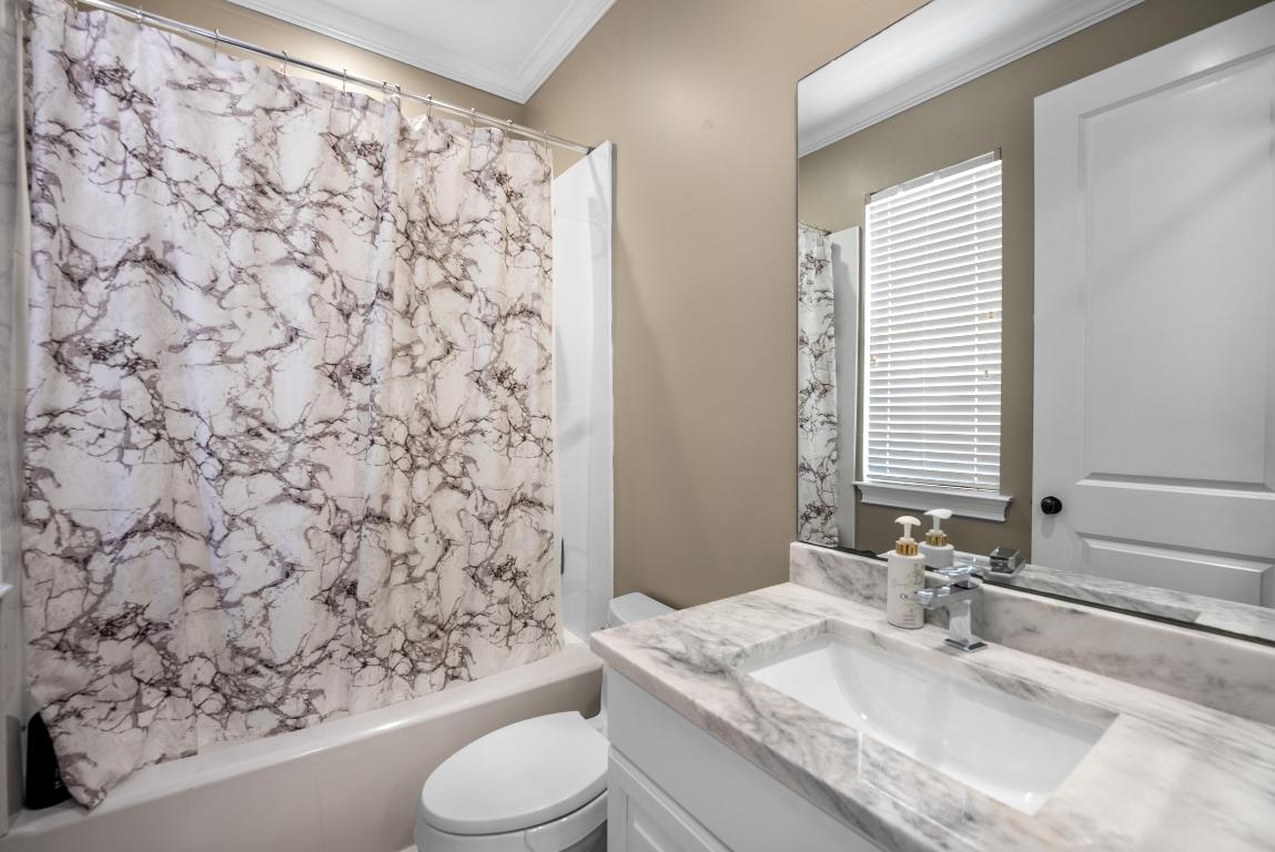 15 Via Floresta Drive