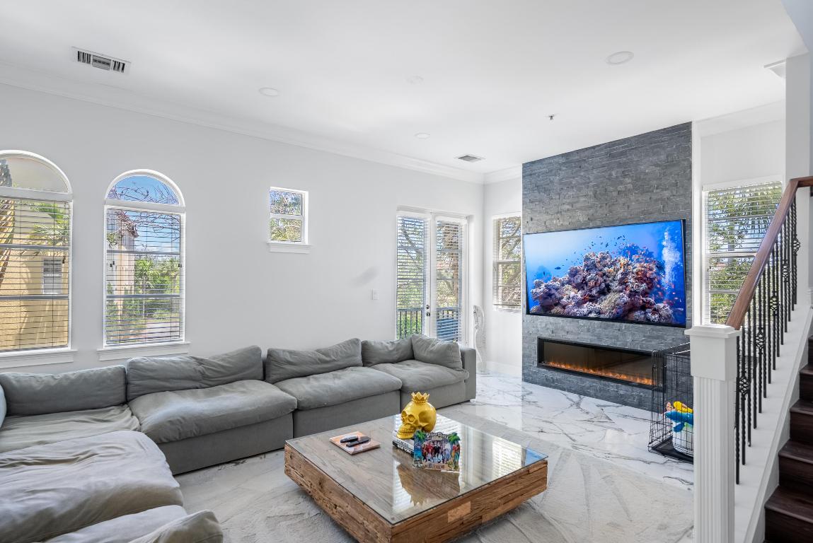 15 Via Floresta Drive