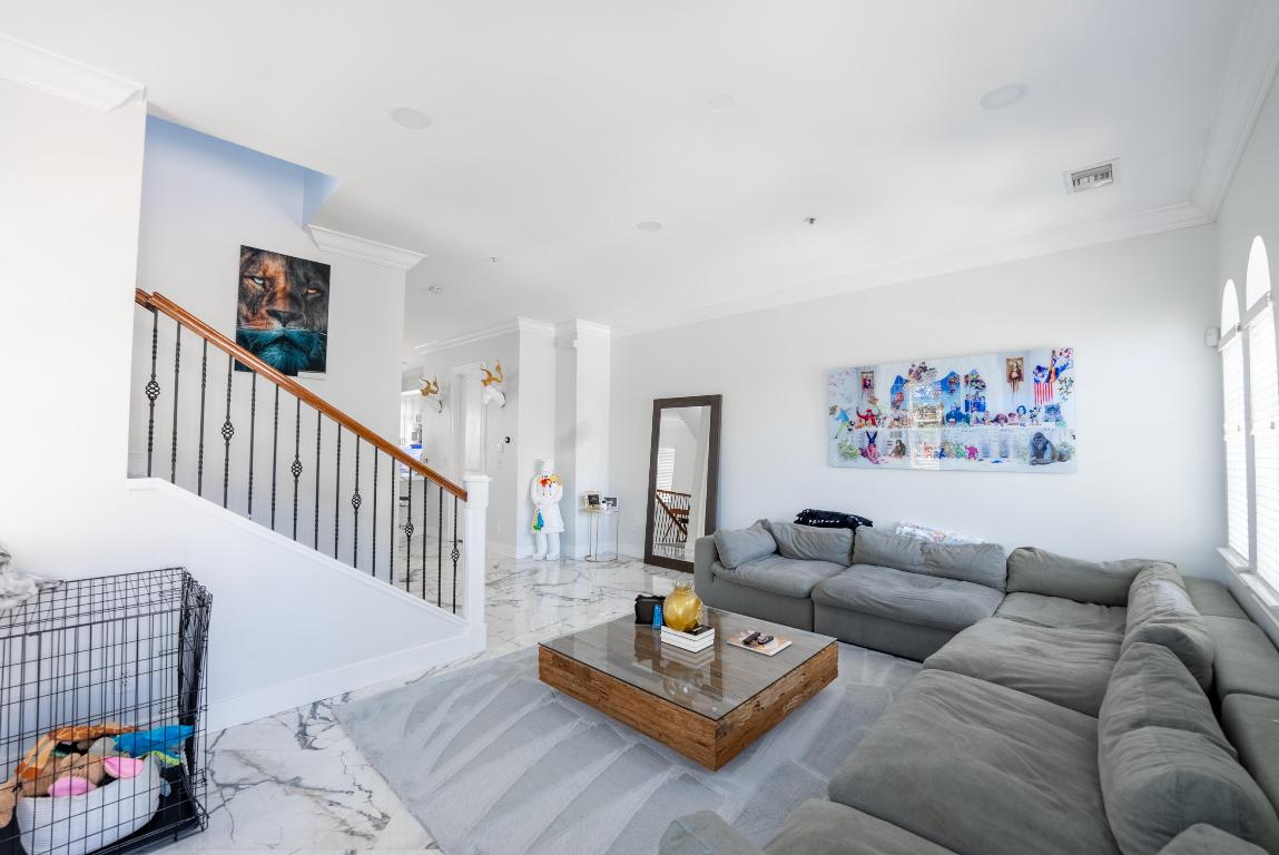 15 Via Floresta Drive