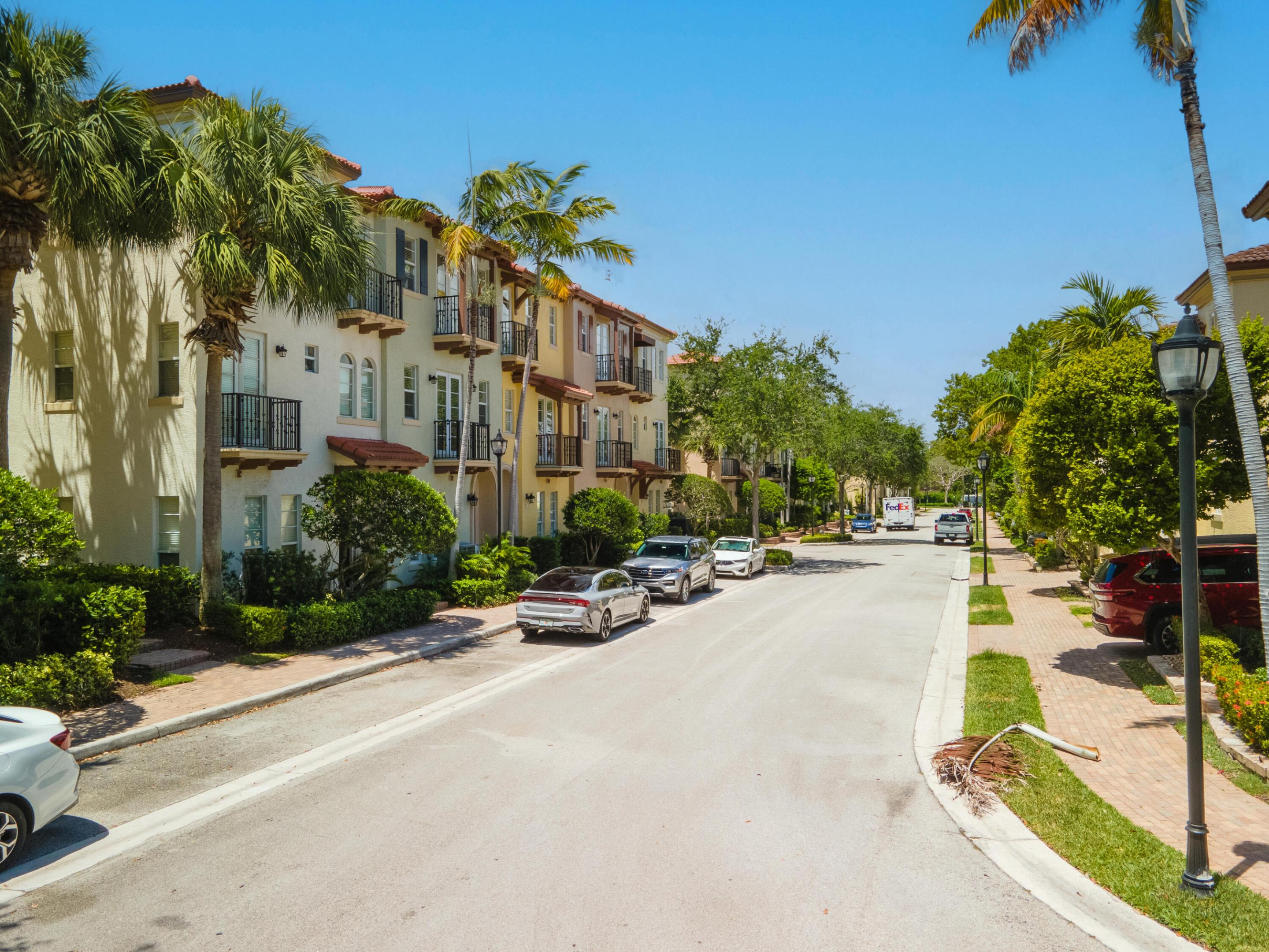 15 Via Floresta Drive