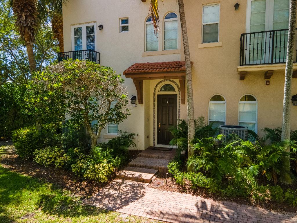 15 Via Floresta Drive