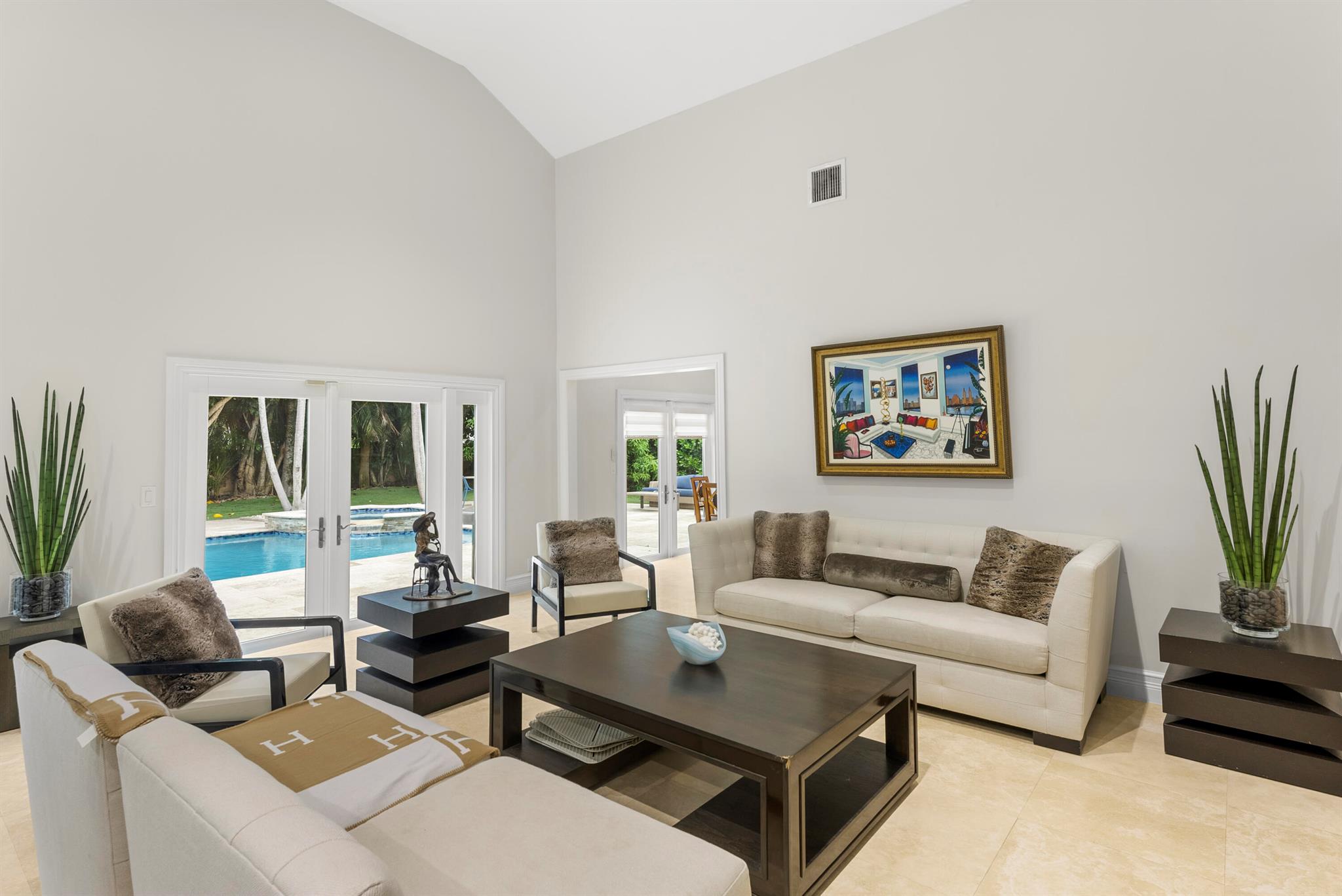 915 Parkside Circle N