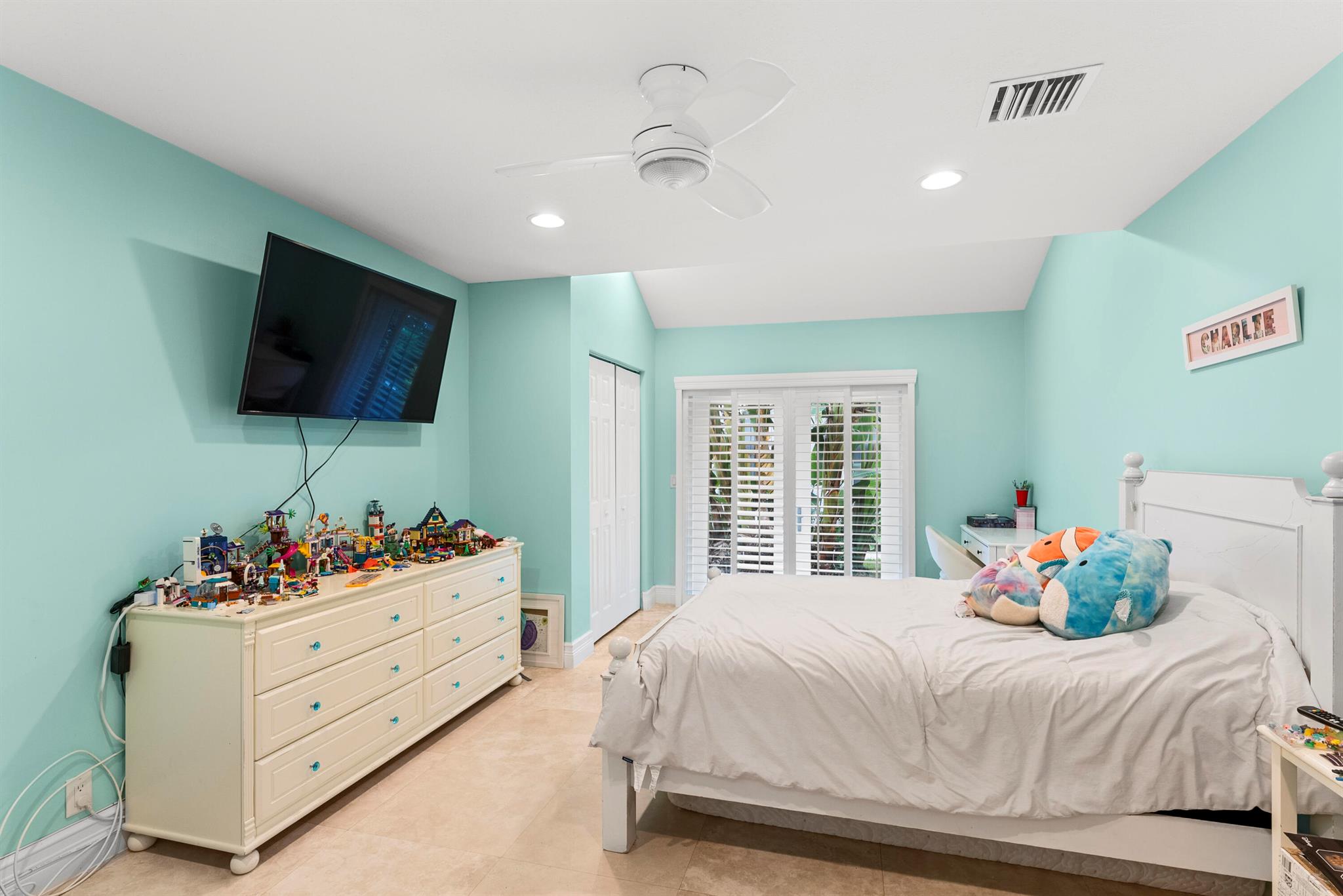 915 Parkside Circle N