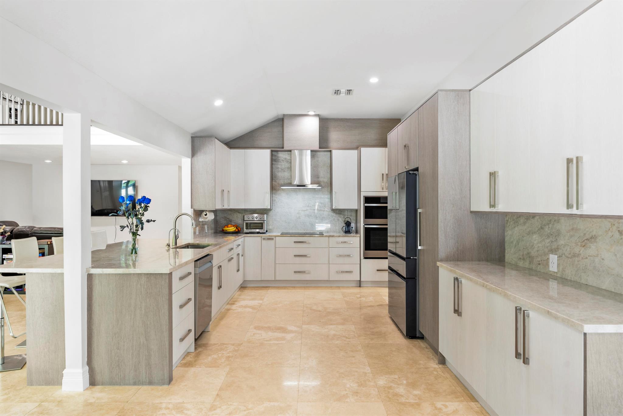 915 Parkside Circle N