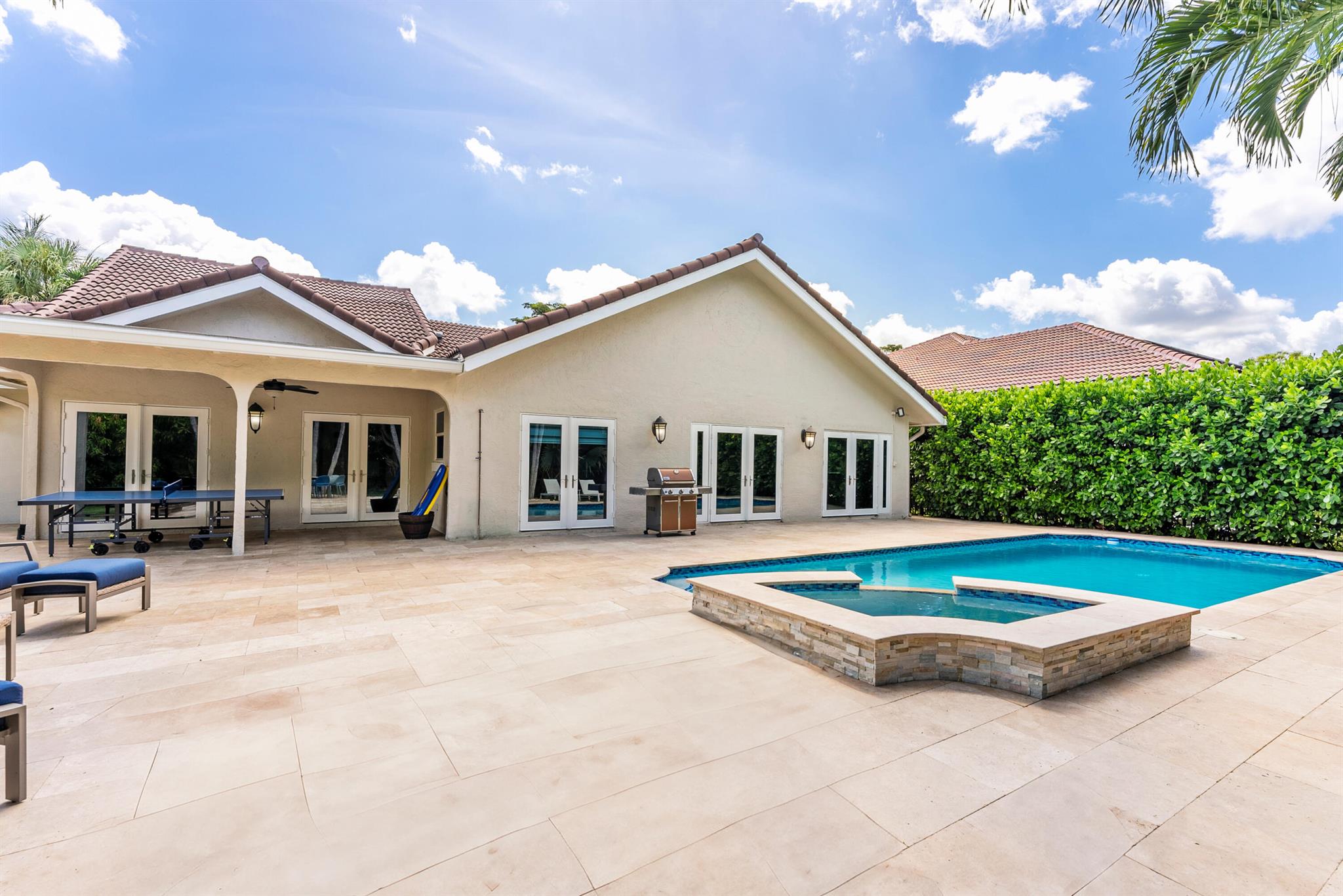 915 Parkside Circle N