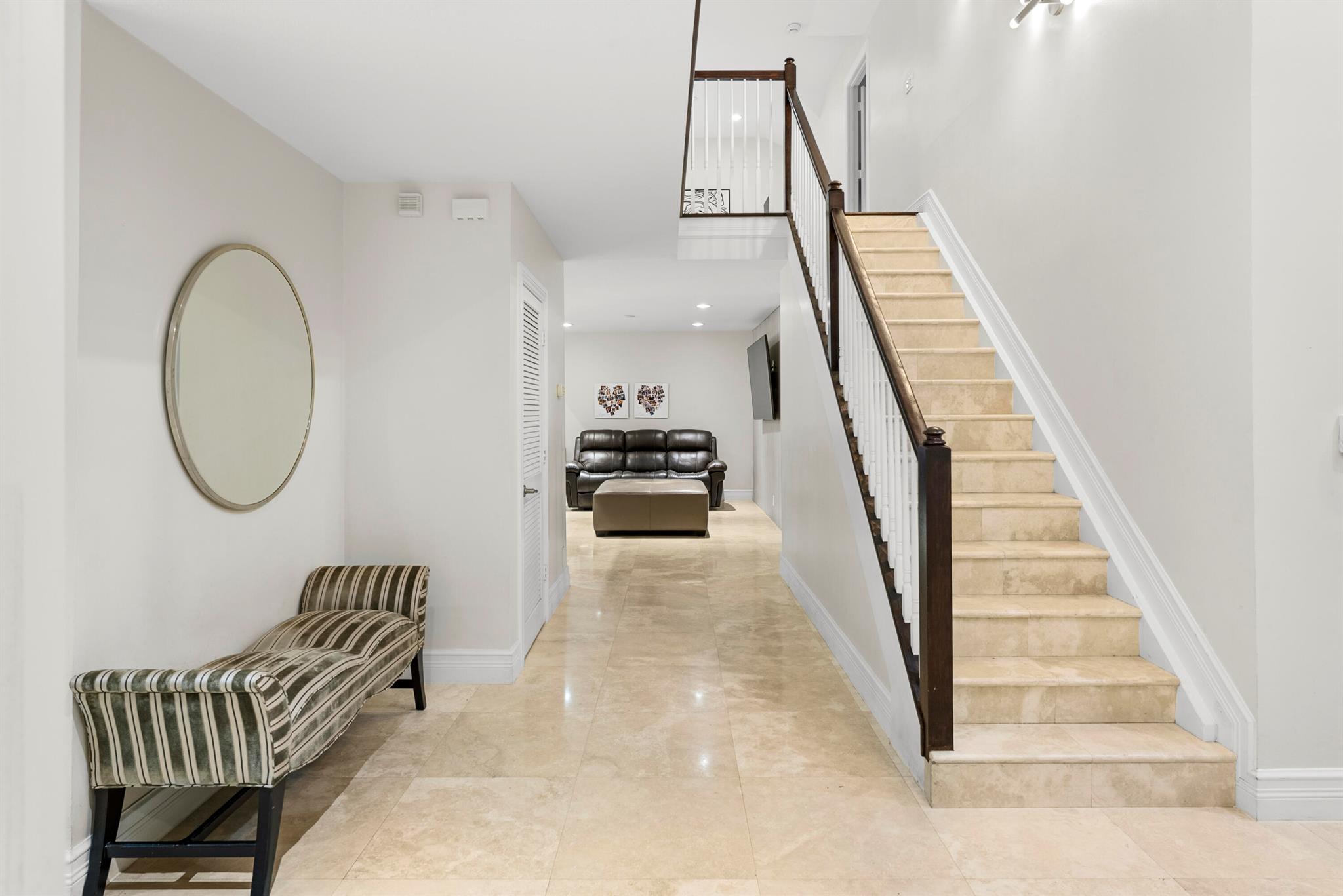 915 Parkside Circle N