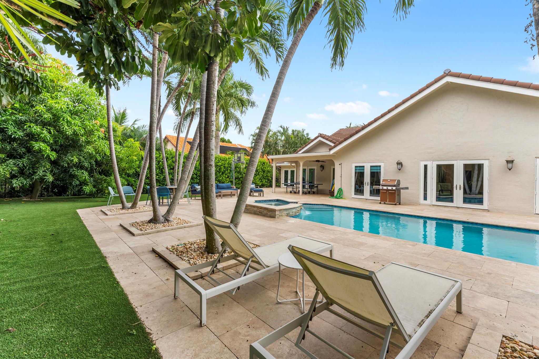 915 Parkside Circle N