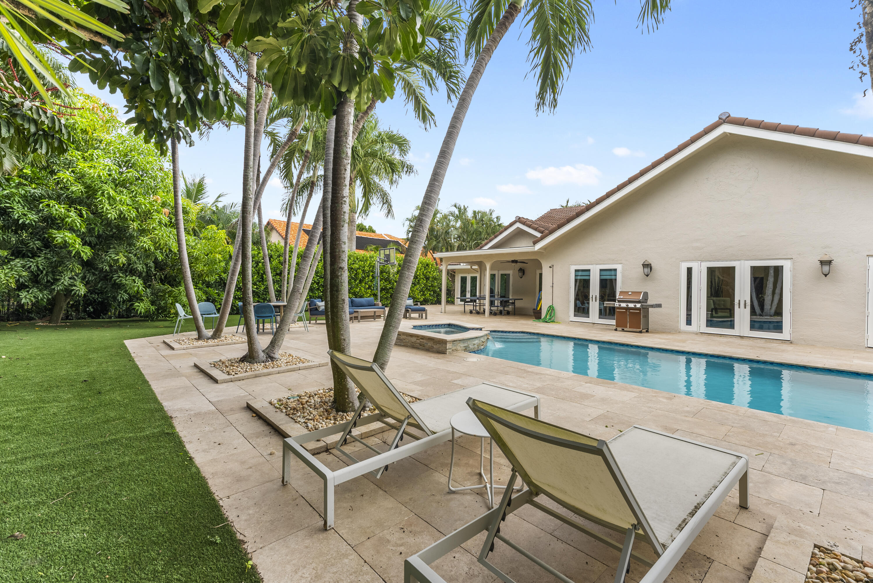 915 Parkside Circle N