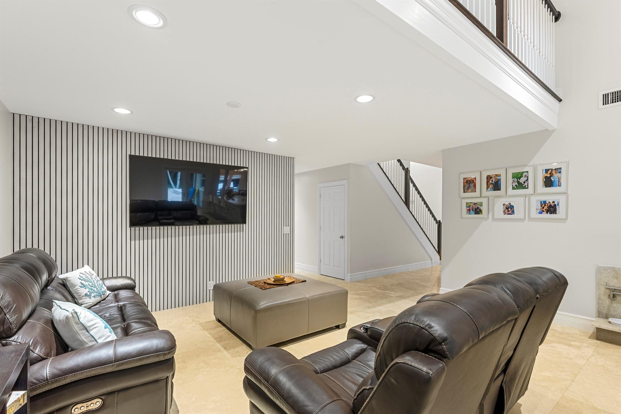 915 Parkside Circle N