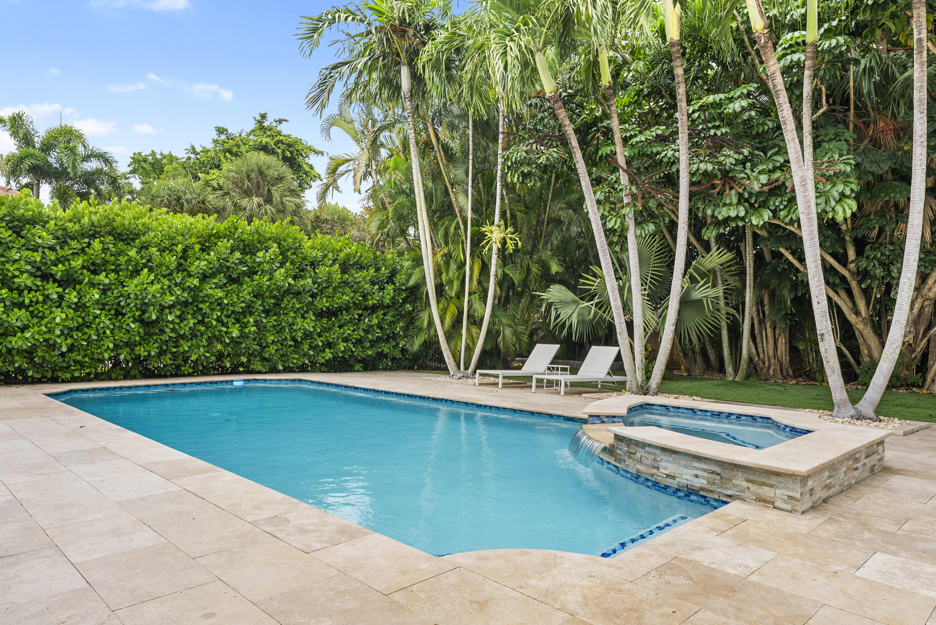 915 Parkside Circle N