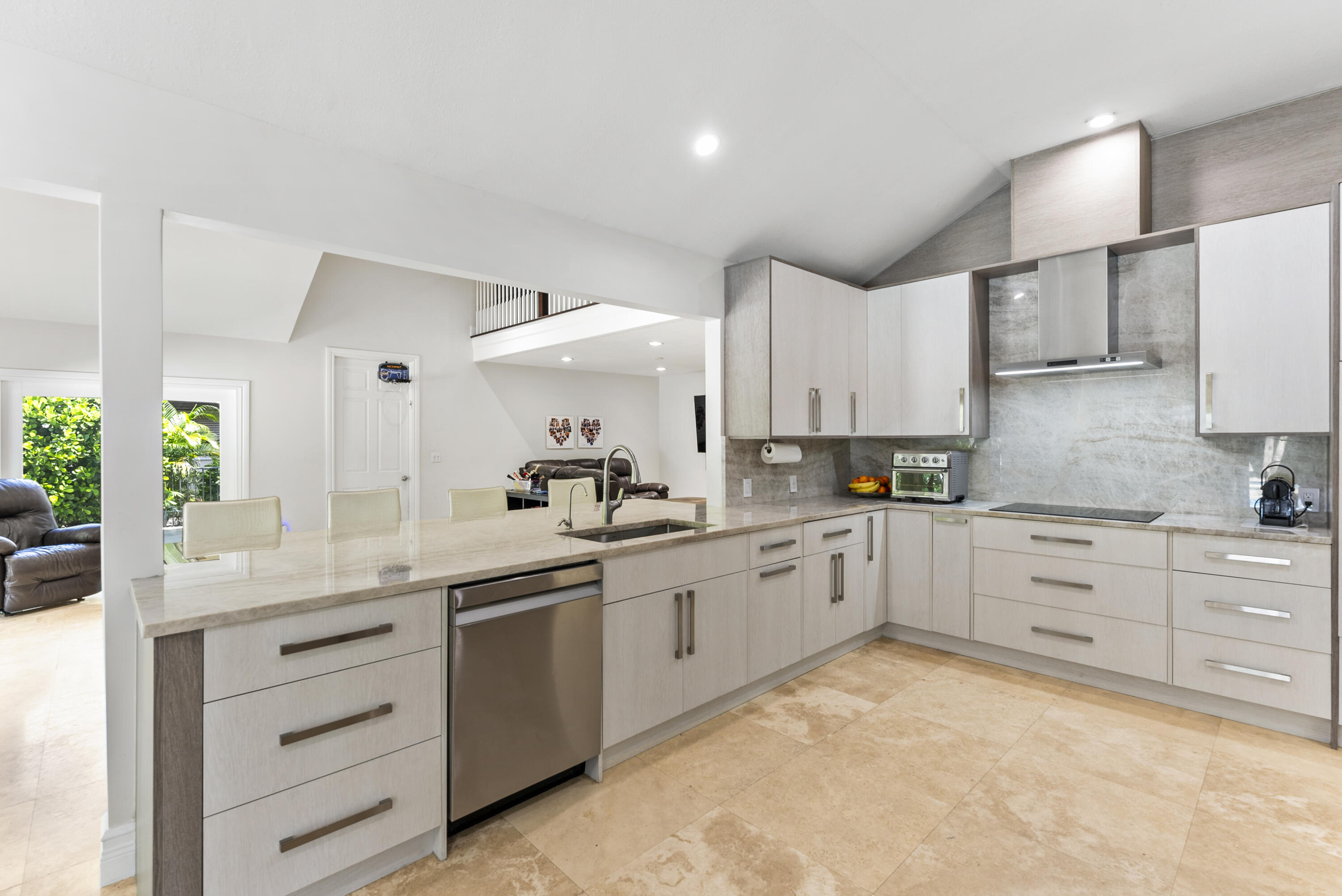 915 Parkside Circle N