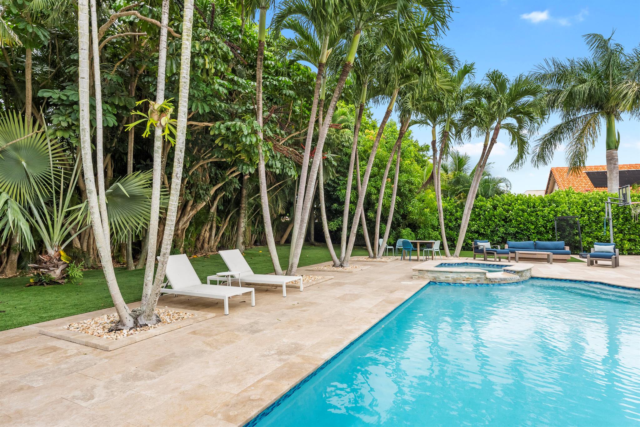 915 Parkside Circle N